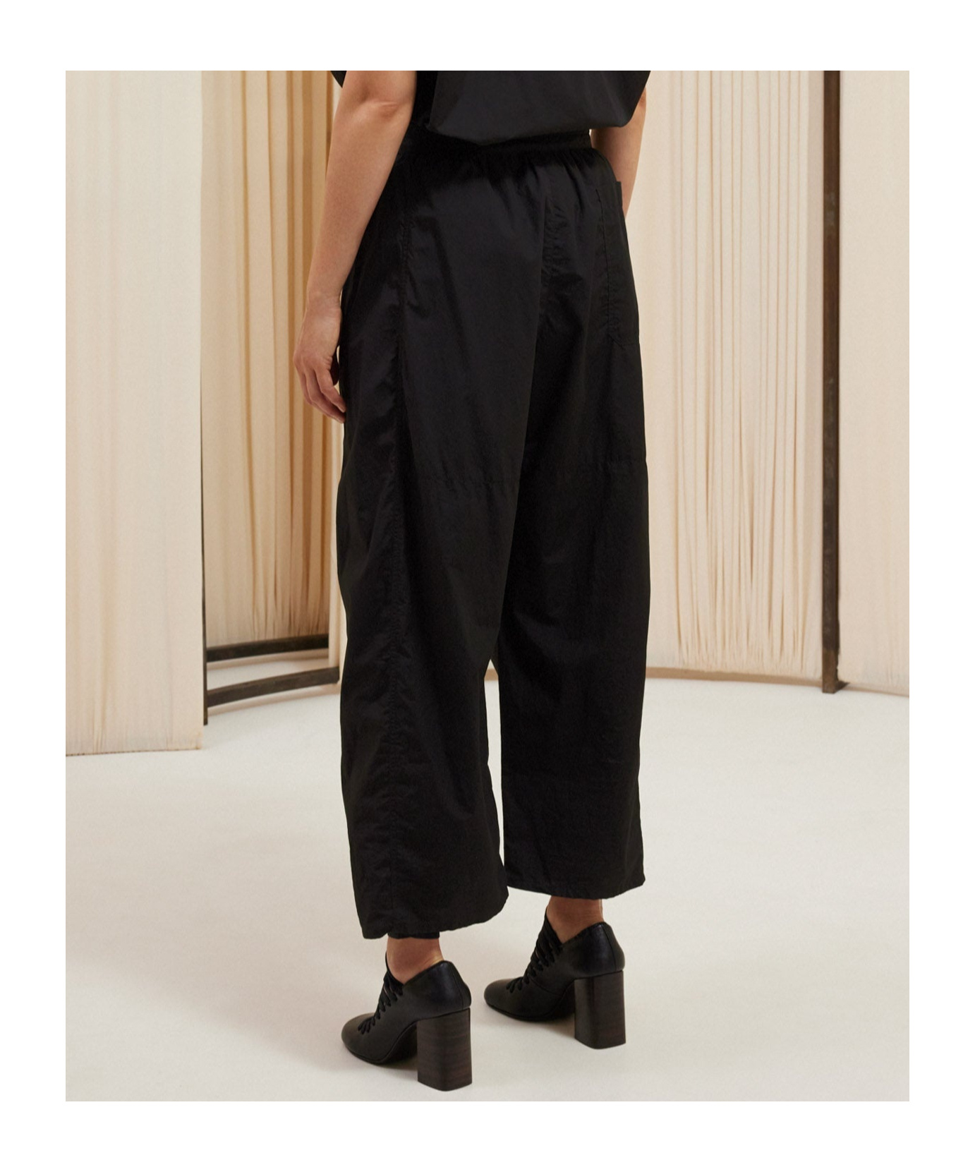 Lemaire Drawstring Tapered Leg Trousers In Black