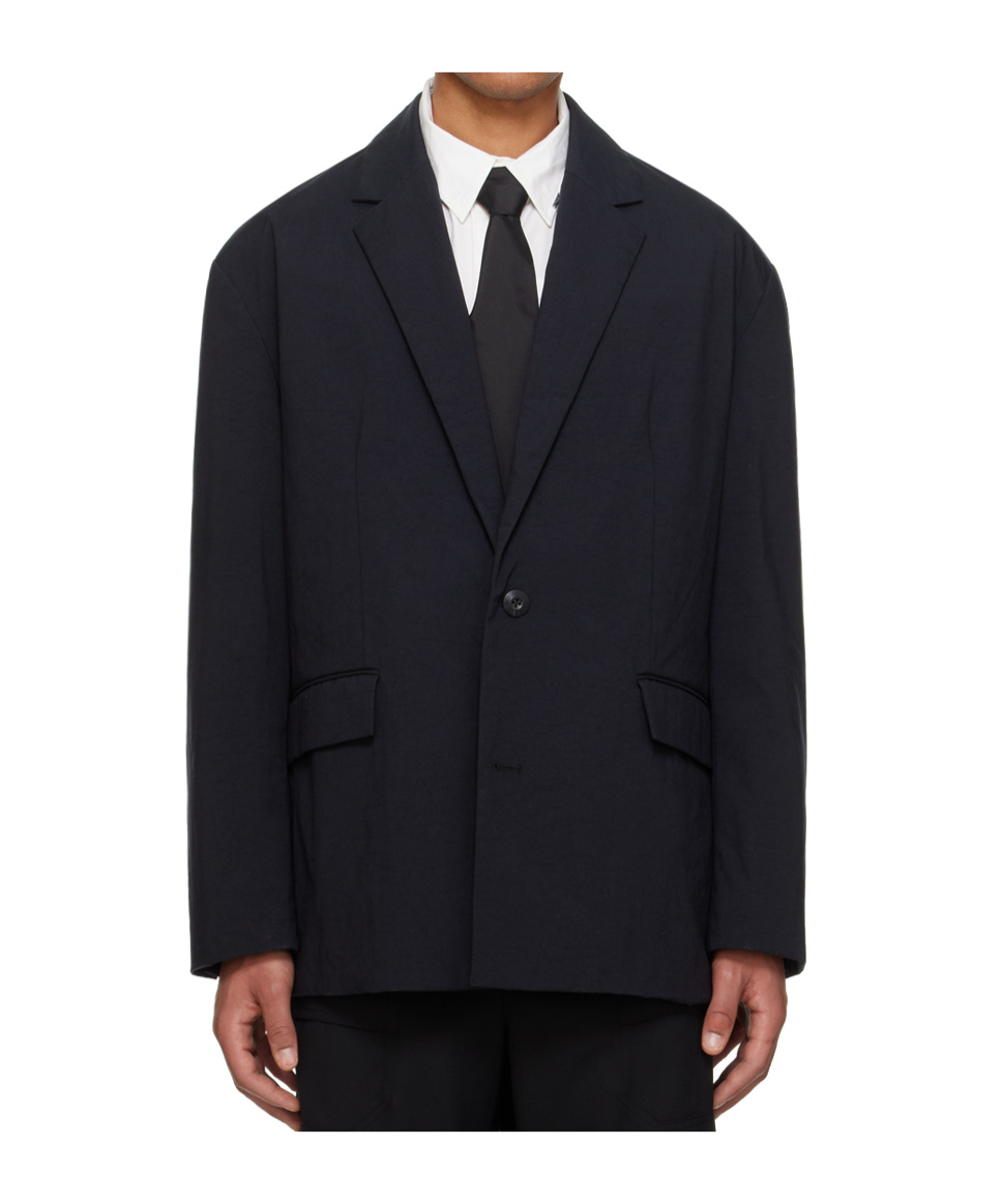 Juunj Button-down Flat-collar Blazer In Black