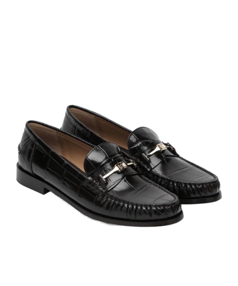 Ferragamo Black Maryan Loafers In Black