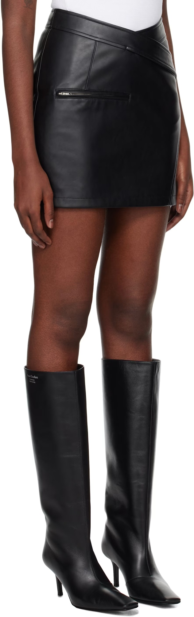 Kimhēkim Black V-waist Faux-leather Miniskirt In Black
