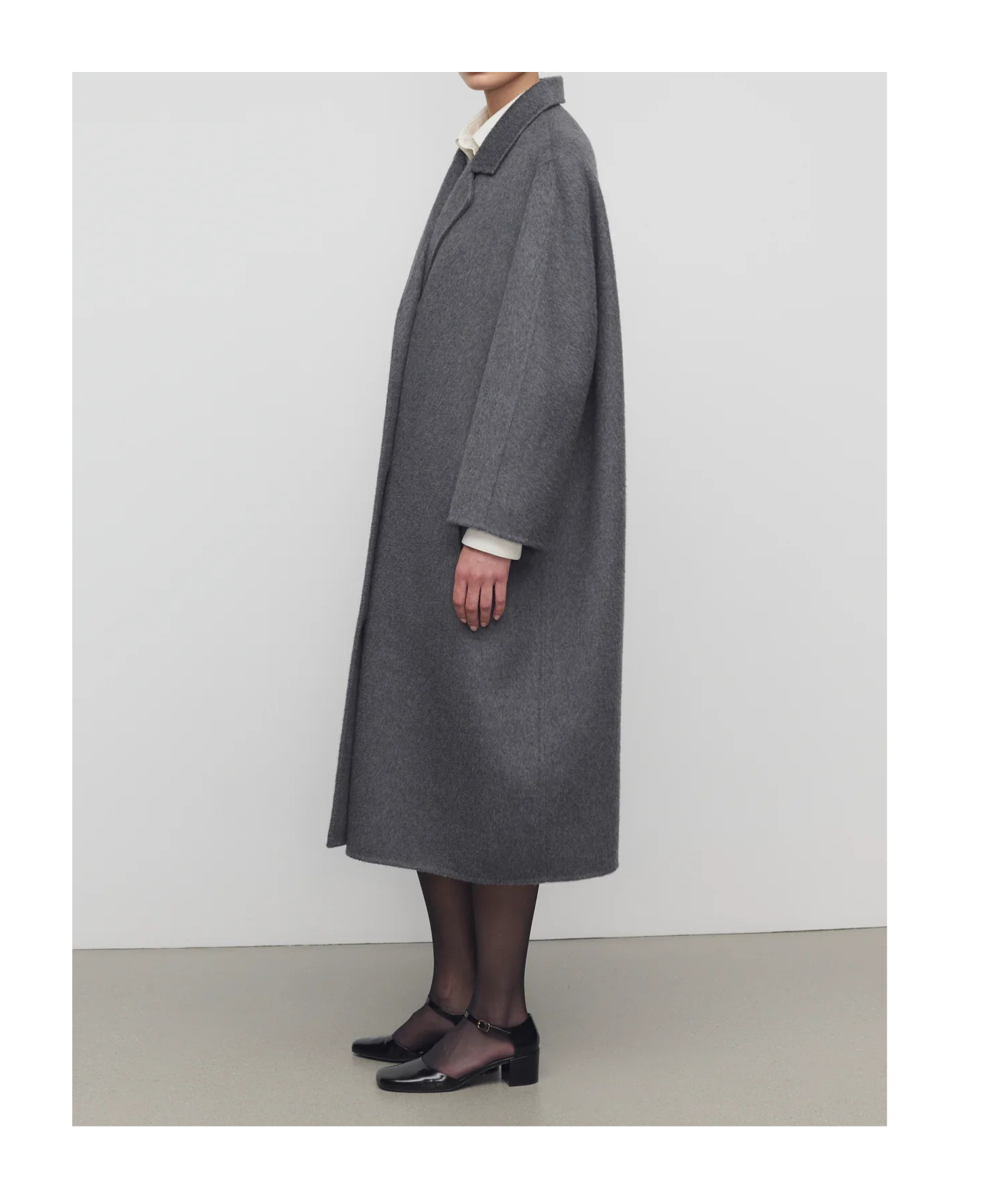The Row Hariet Coat In Virgin Wool And Cashmere In Gray