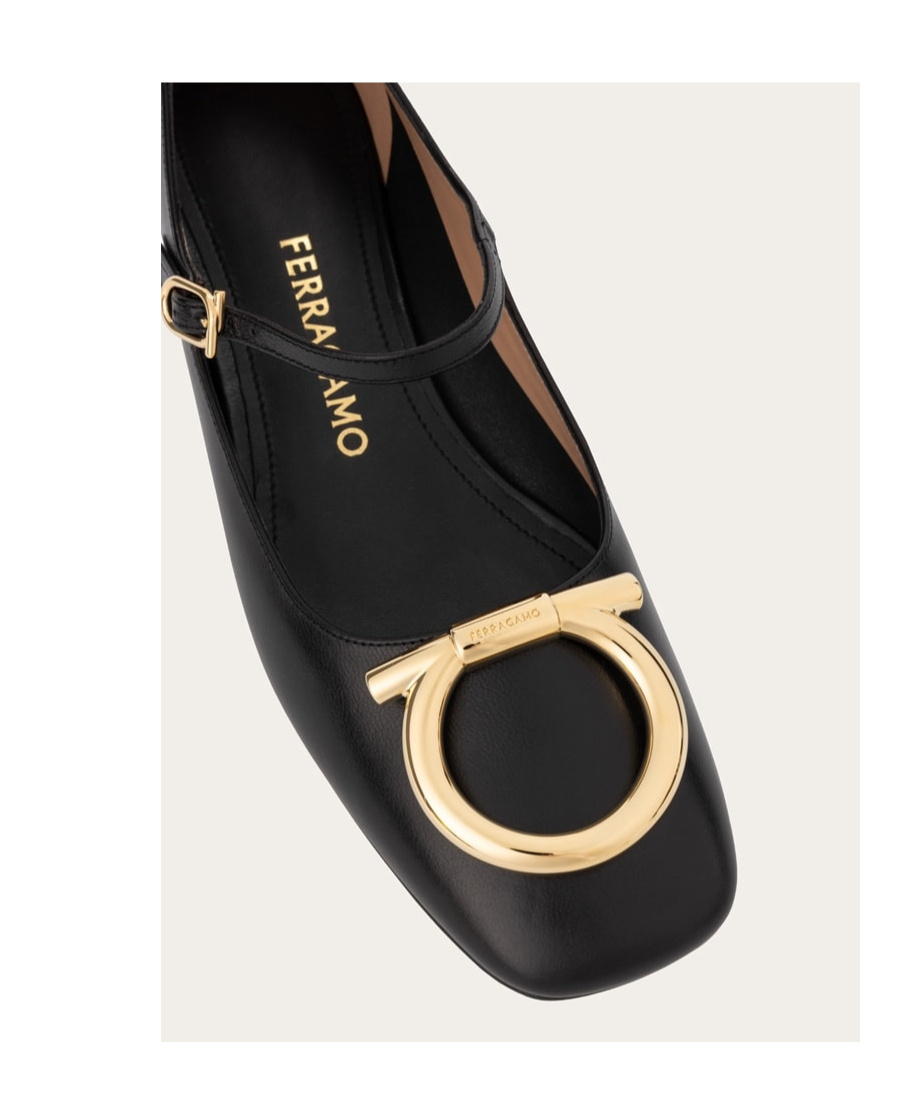 Ferragamo Buckle Strap Leather Ballerina Shoes In Black