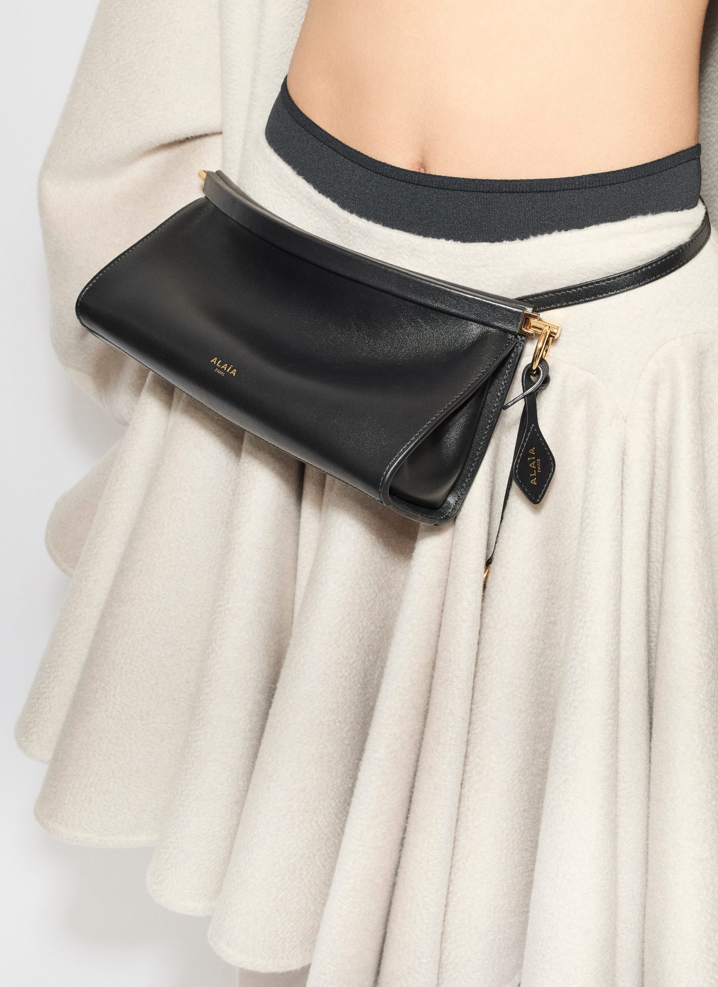 Alaïa East West Medium Black Bag In Black