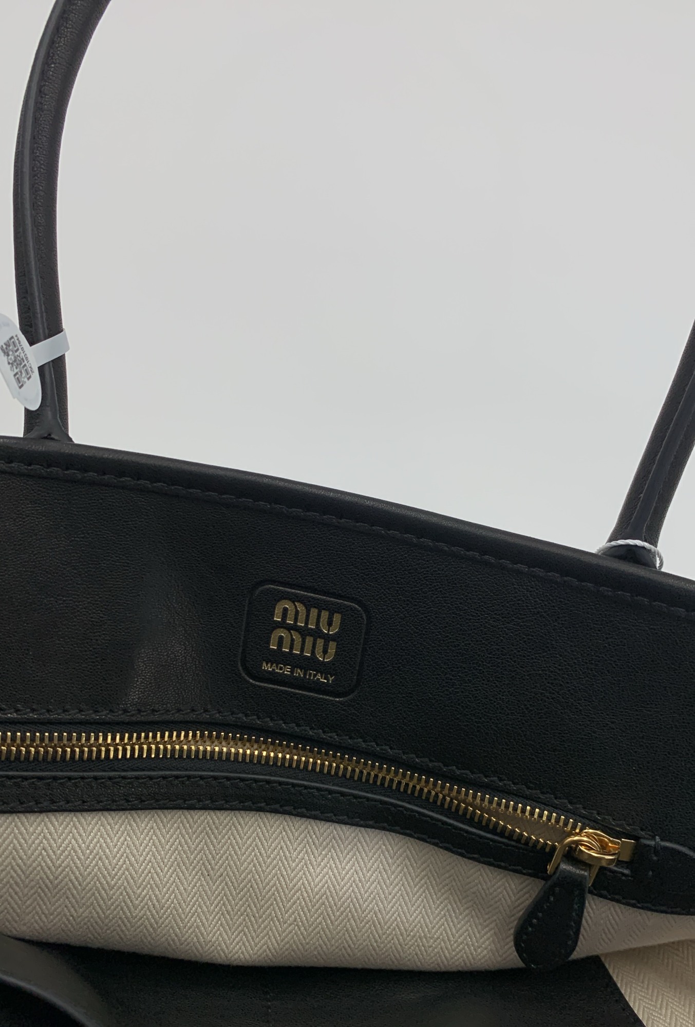 Miu Miu Women Aventure Medium Leather Handbag In Black