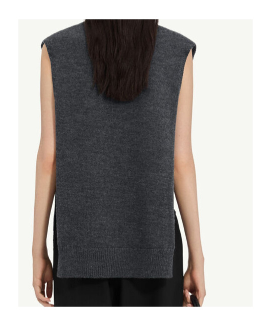 Mm6 Maison Margiela V-neck Knitted Vest In Black