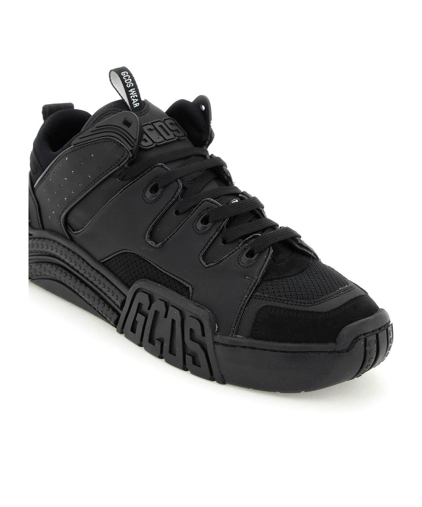 Gcds Lace-up Low-cut Sneakers In Black