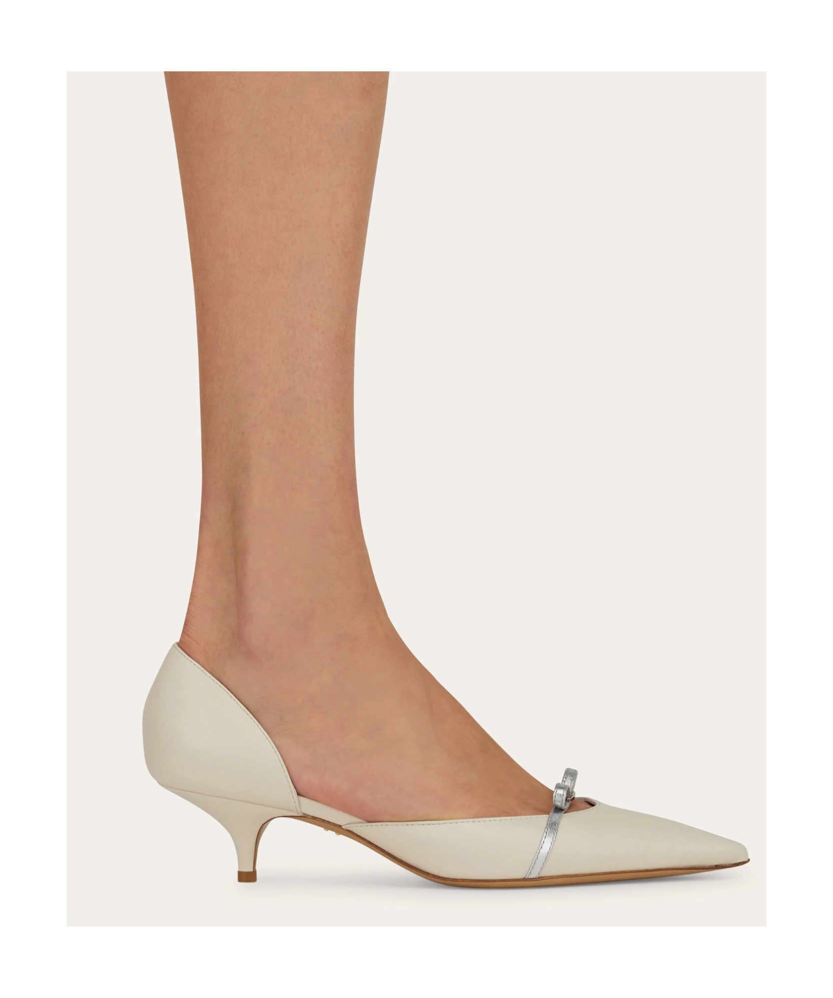 Ferragamo Kitten-leg-pumps Mit Spitzer Kappe In Neutral