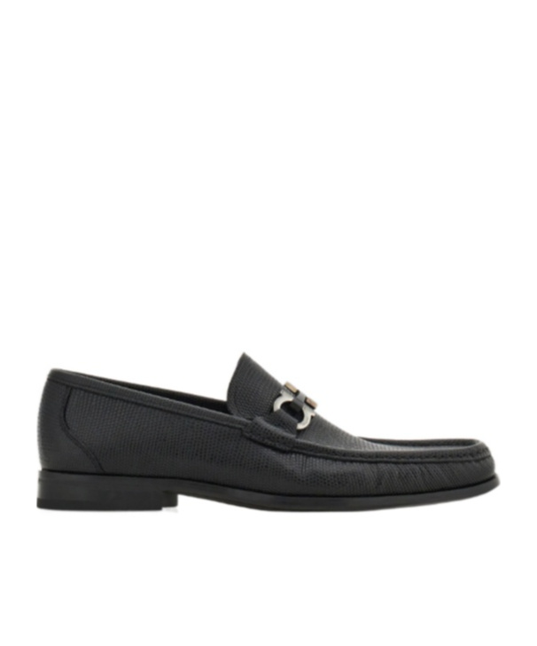 Ferragamo Gandioso Pebbled Moccasin With Gancini Ornament In Black