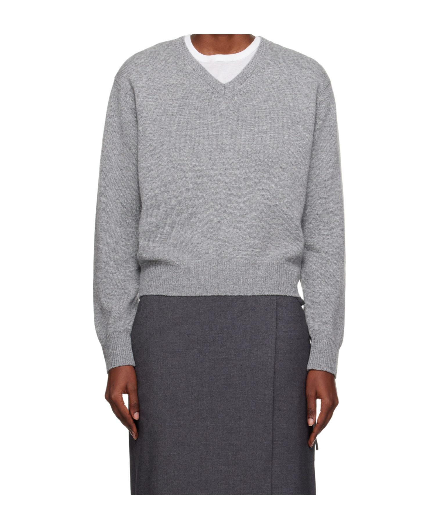 Dunst V-neck Long-sleeved Sweater In Gray
