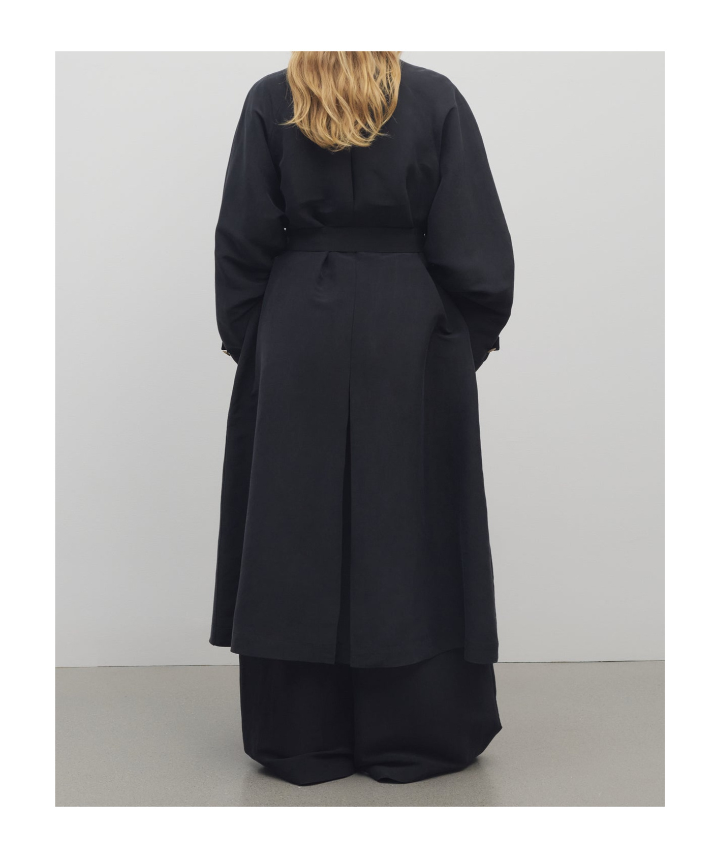 The Row Long Sleeve Coat In Black