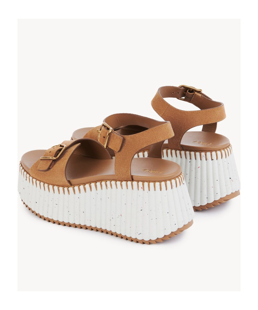 Chloé Platform Sandals With Textured Sole And Round Toe In Brown