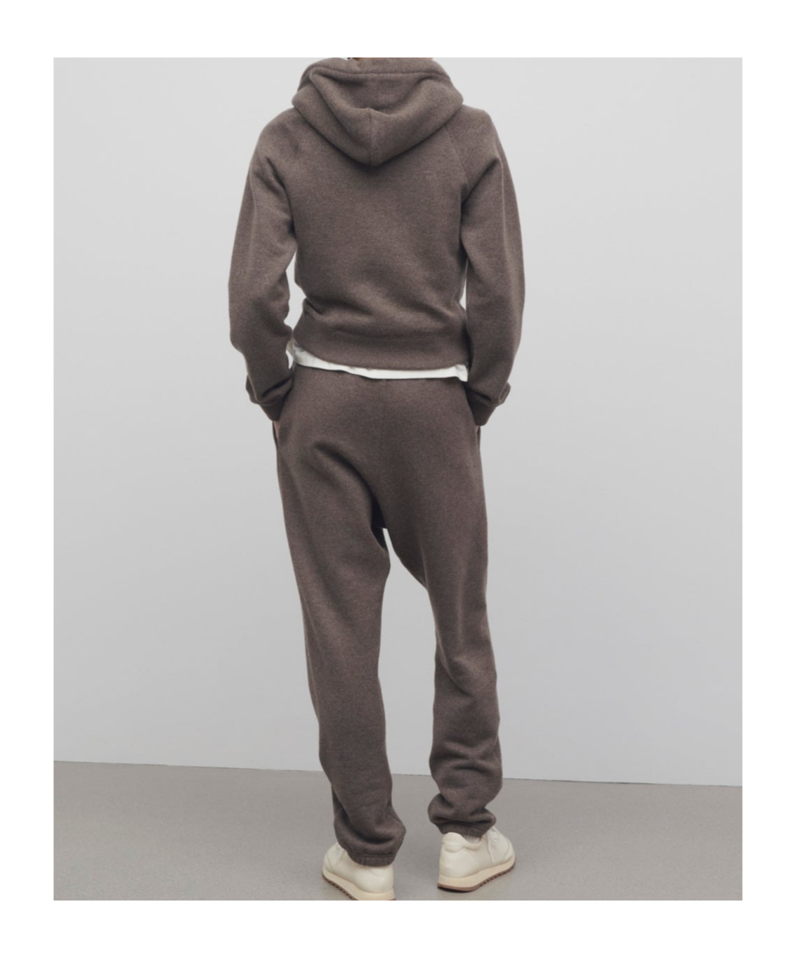 The Row Teo Drawstring Sweatpants In Brown