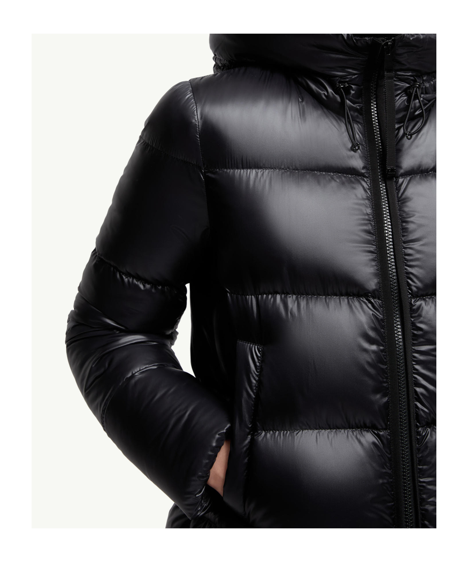 Moncler Serittes Short Down Jacket With Hood In Black
