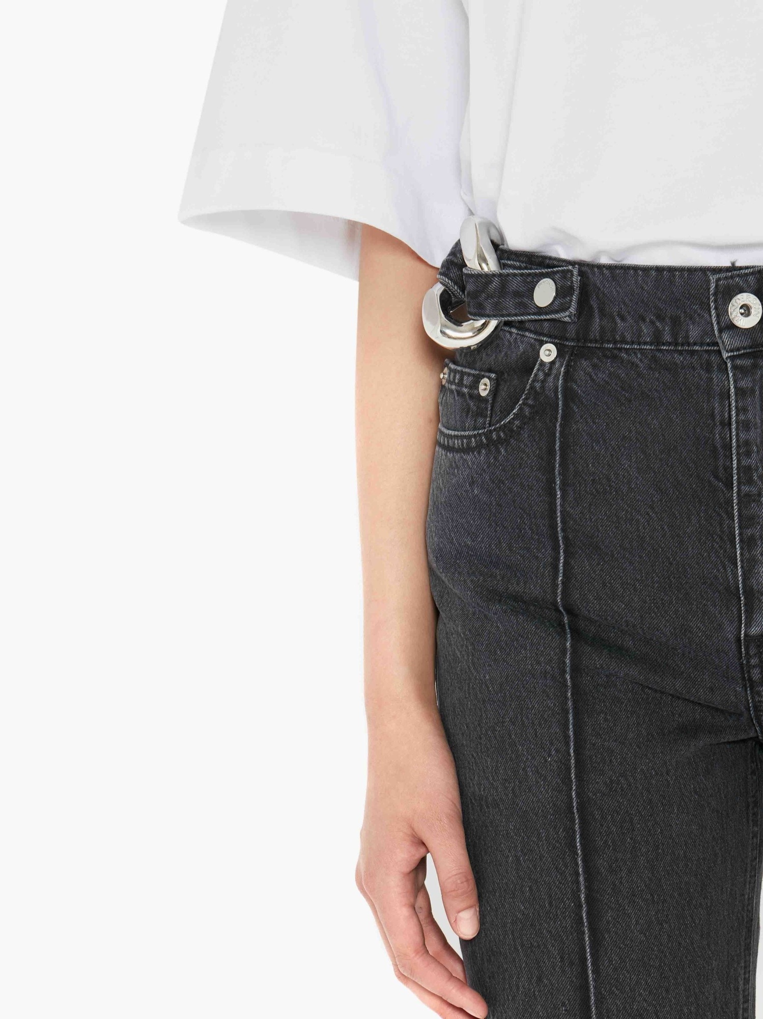 Jw Anderson Chain-detail Straight Leg Cropped Jeans In Black