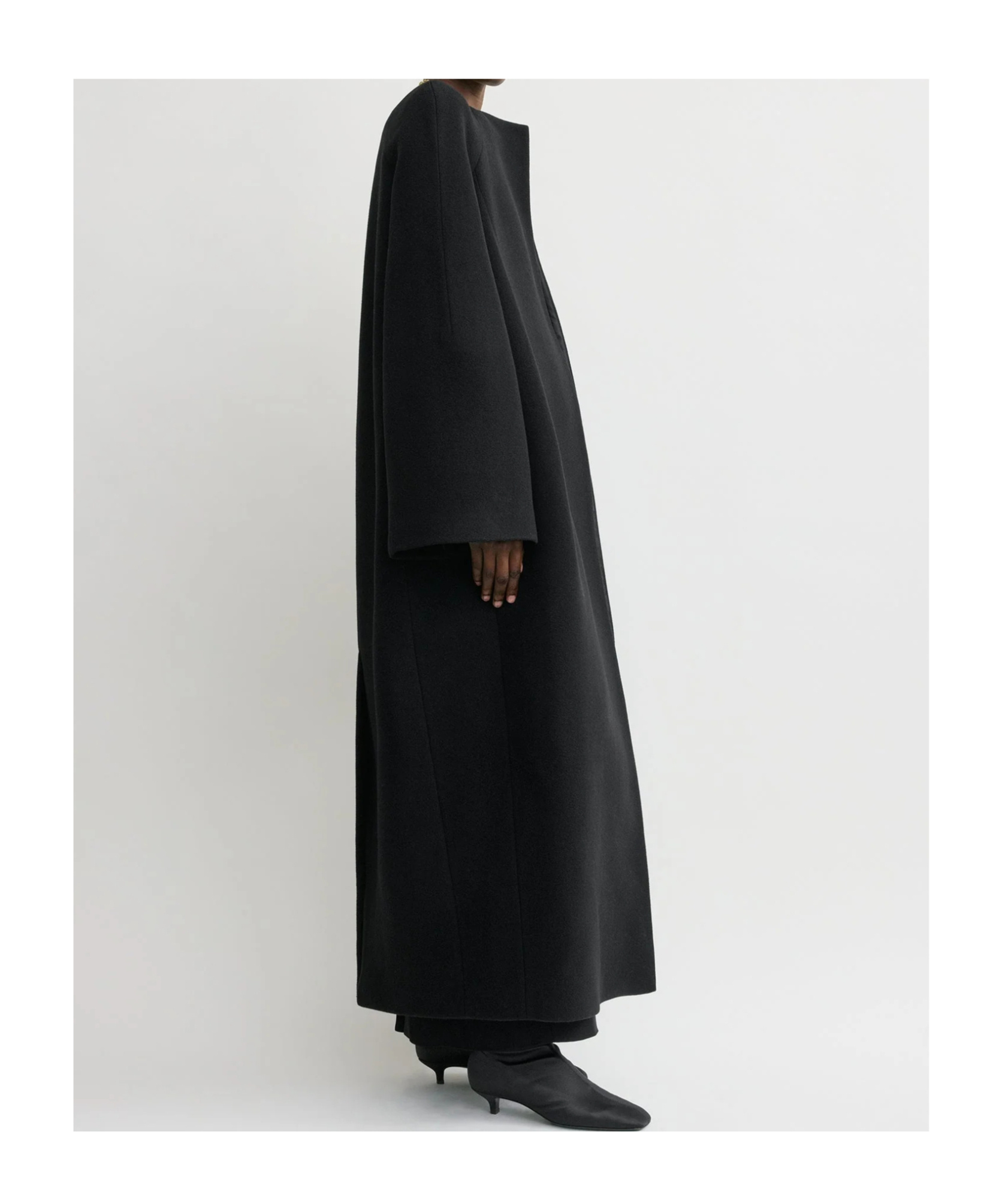 Totême Flared Sleeve Coat In Black