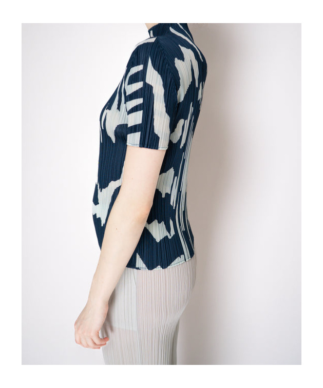 Shop Issey Miyake Refraction Top In Blue
