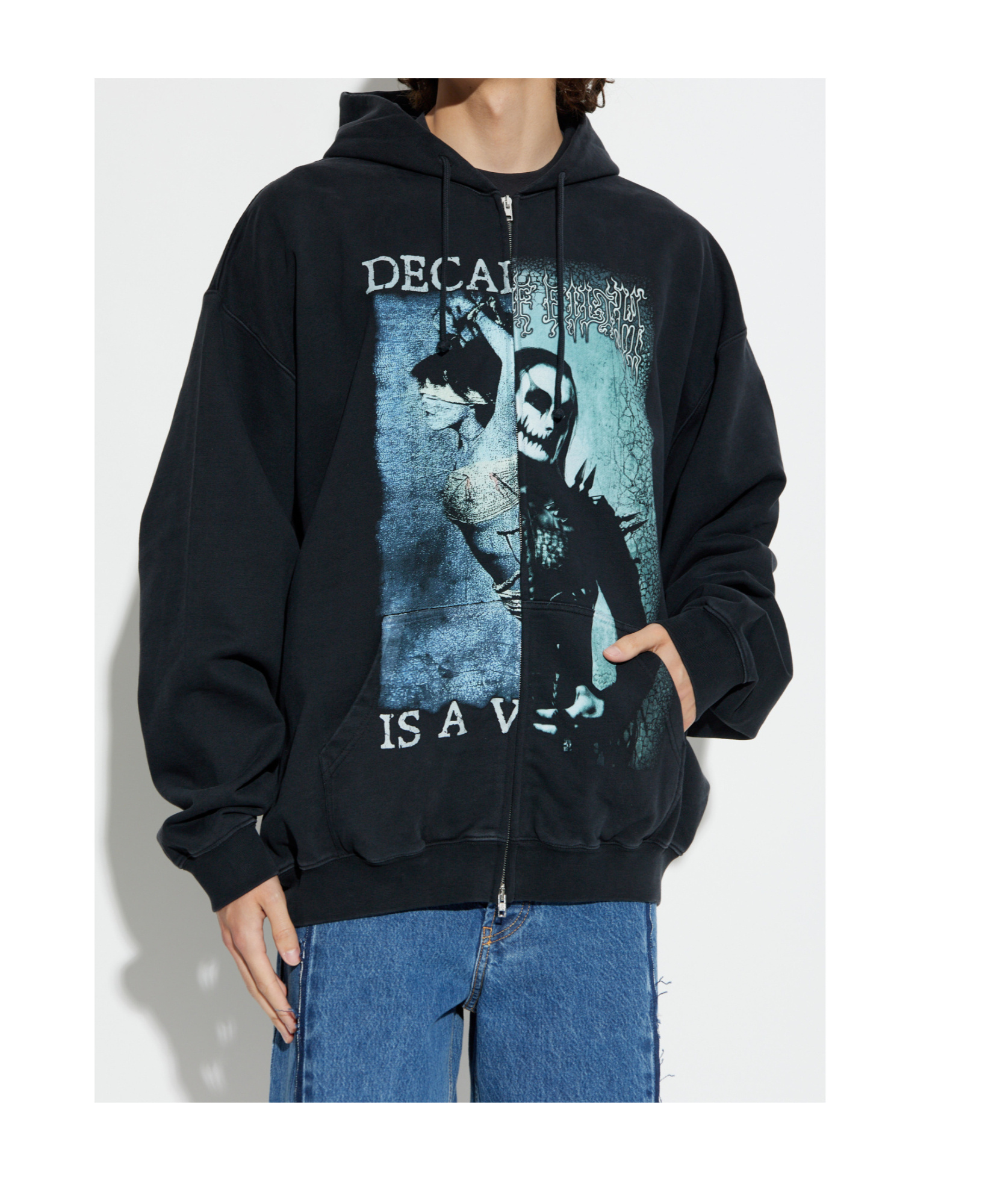 Vetements Zip-up Hooded Sweatshirt In Black