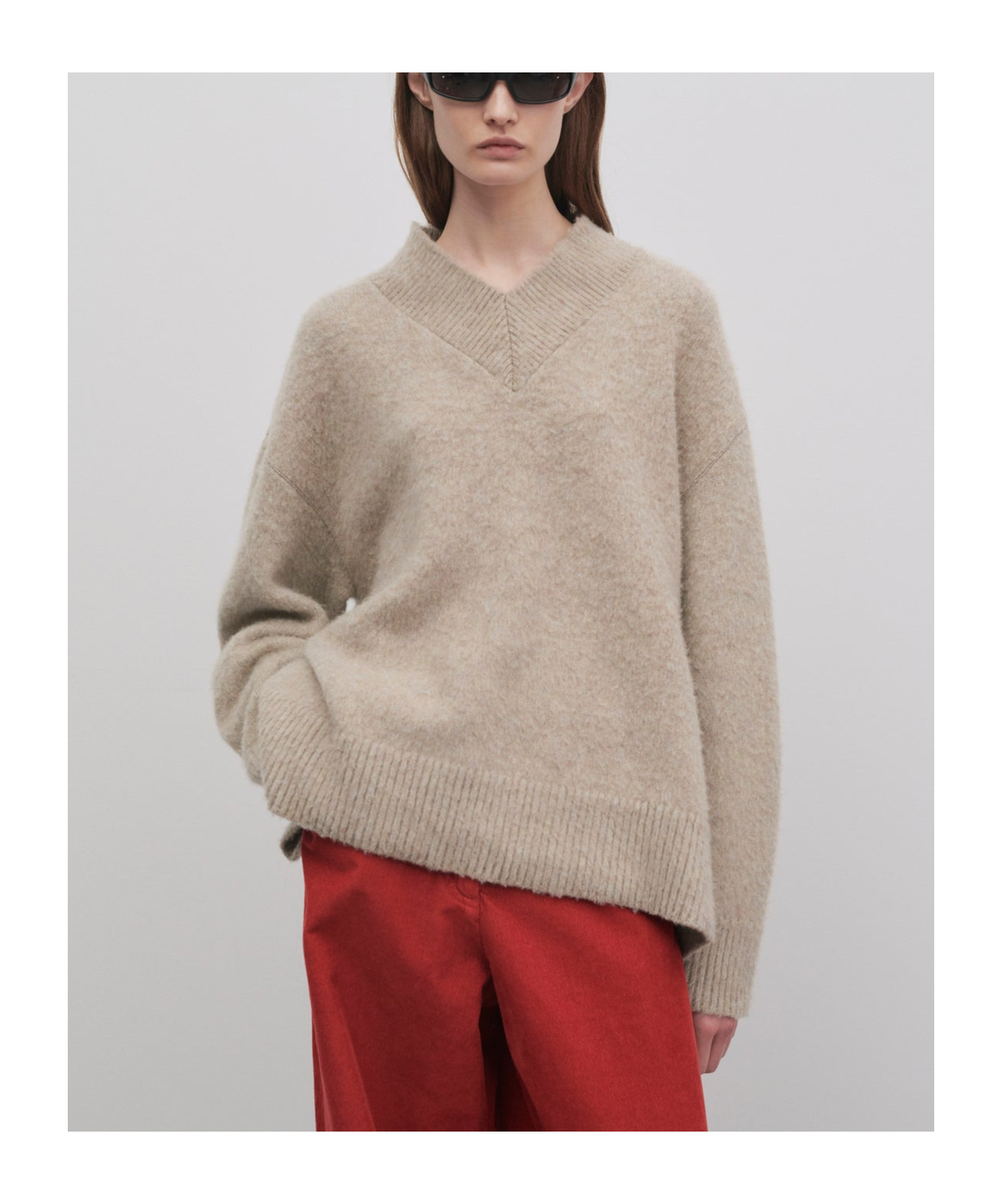 The Row Long-sleeved Cashmere Sweater In Nude