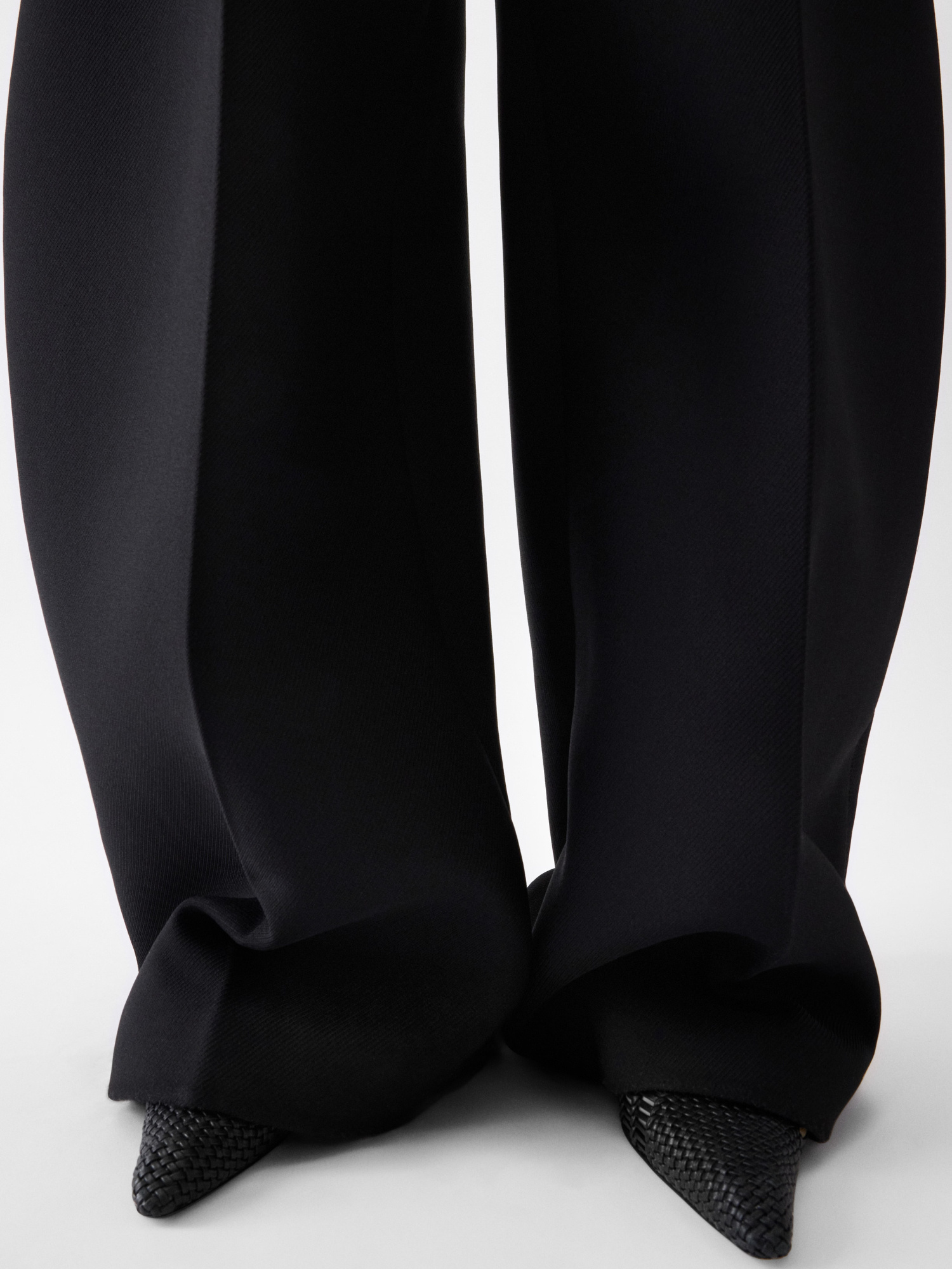 Jacquemus Le Pantalon Ovalo Pleated Wide-leg Trousers In Black
