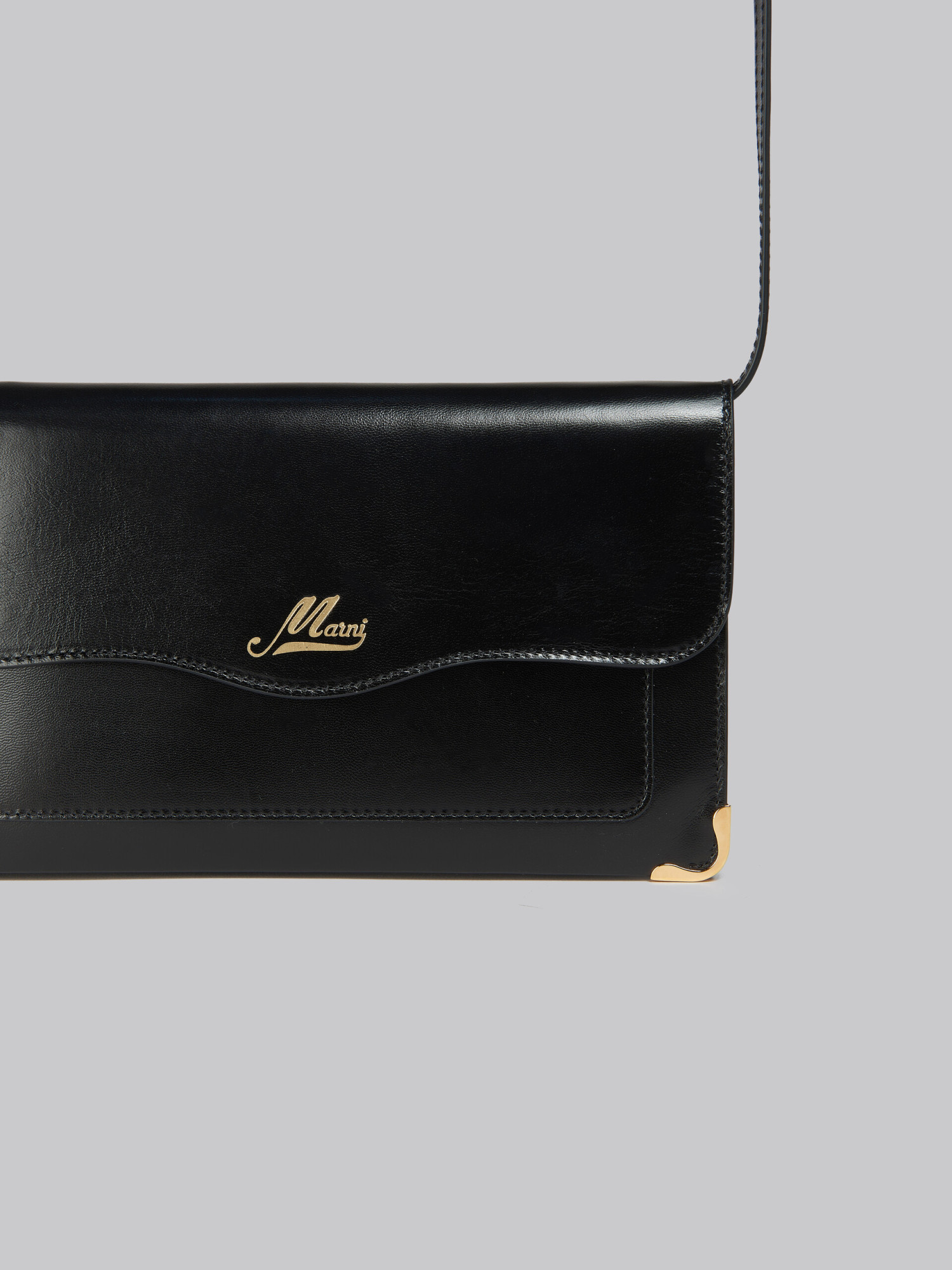 MARNI BLACK LEATHER POUCH WITH WAVY FLAP 