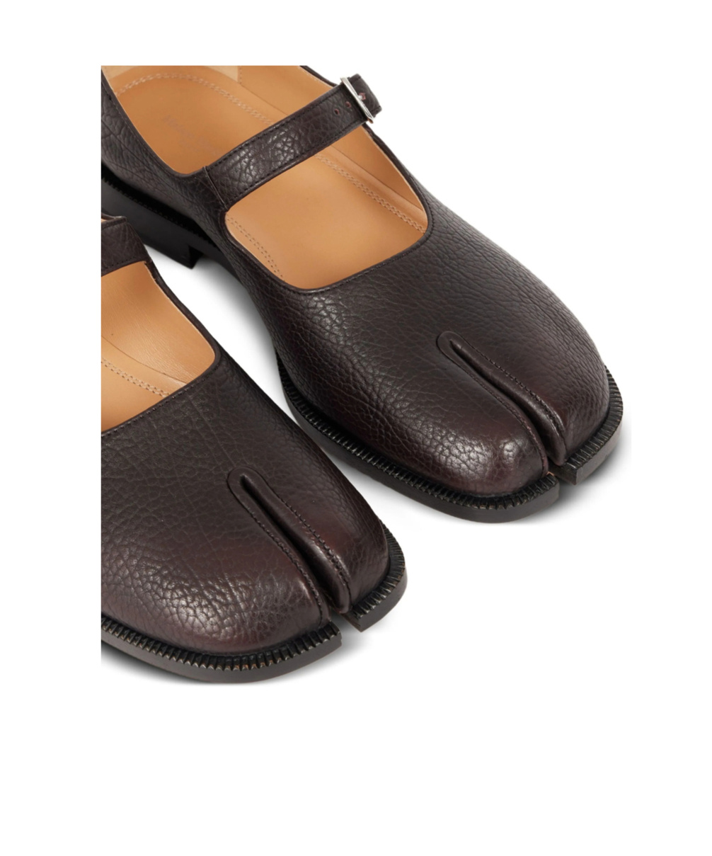 Maison Margiela Tabi Mary Jane Loafers In Brown