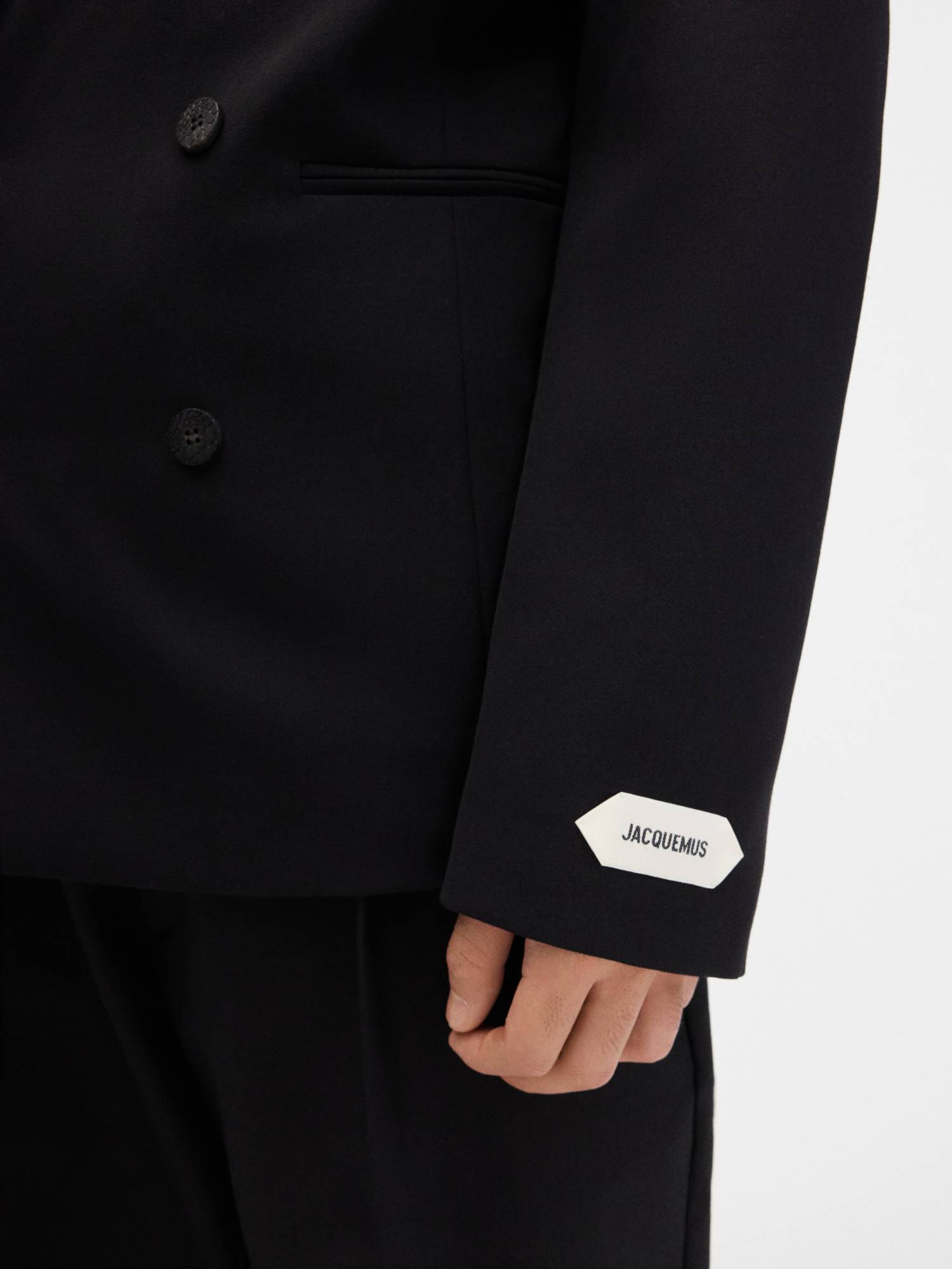 Jacquemus Double-breasted Jacket Featuring Shoulder Pads In Black