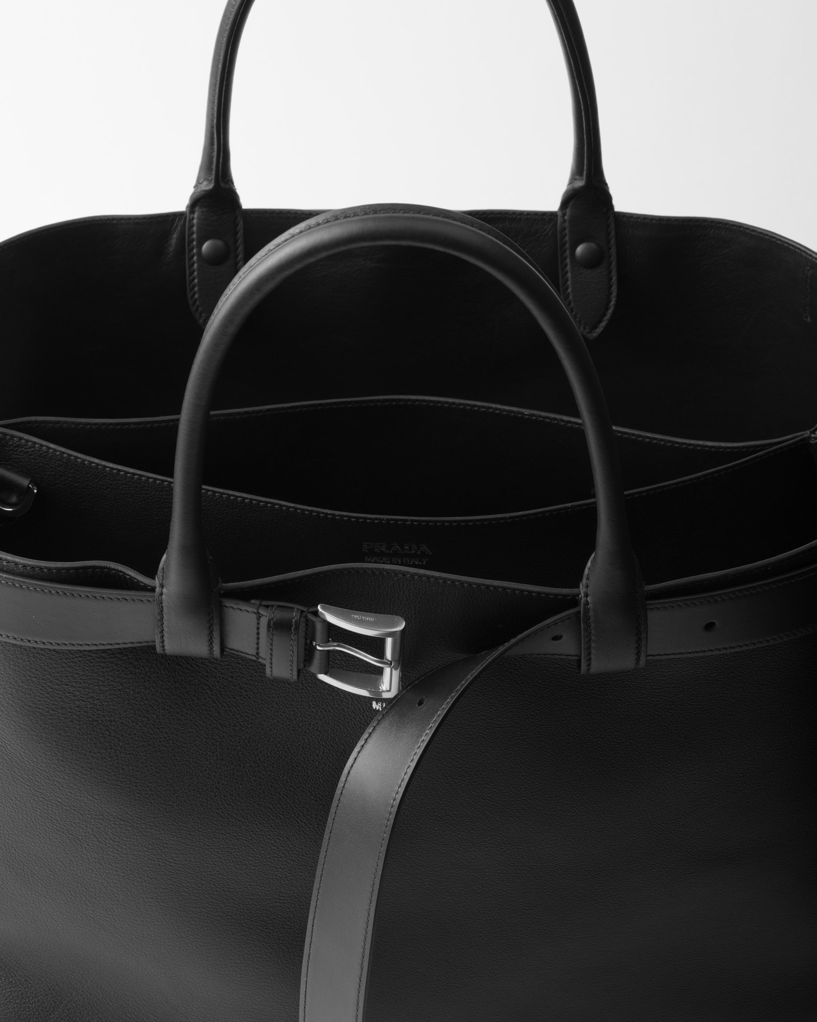 Prada Mittelgrosse Double Belt Handtasche In Black