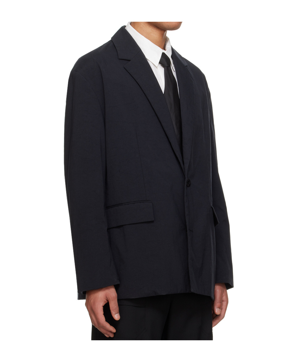 Juunj Button-down Flat-collar Blazer In Black