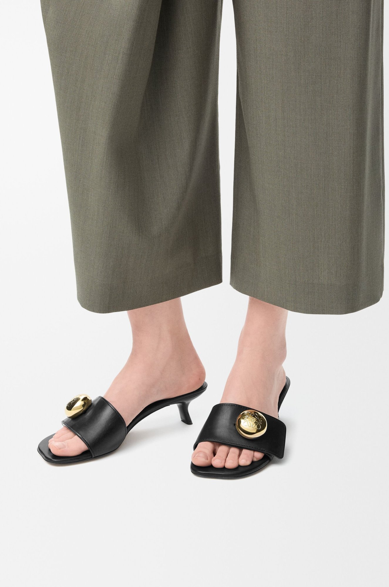 Loewe Pebble Slides In Soft Calfskin In Black