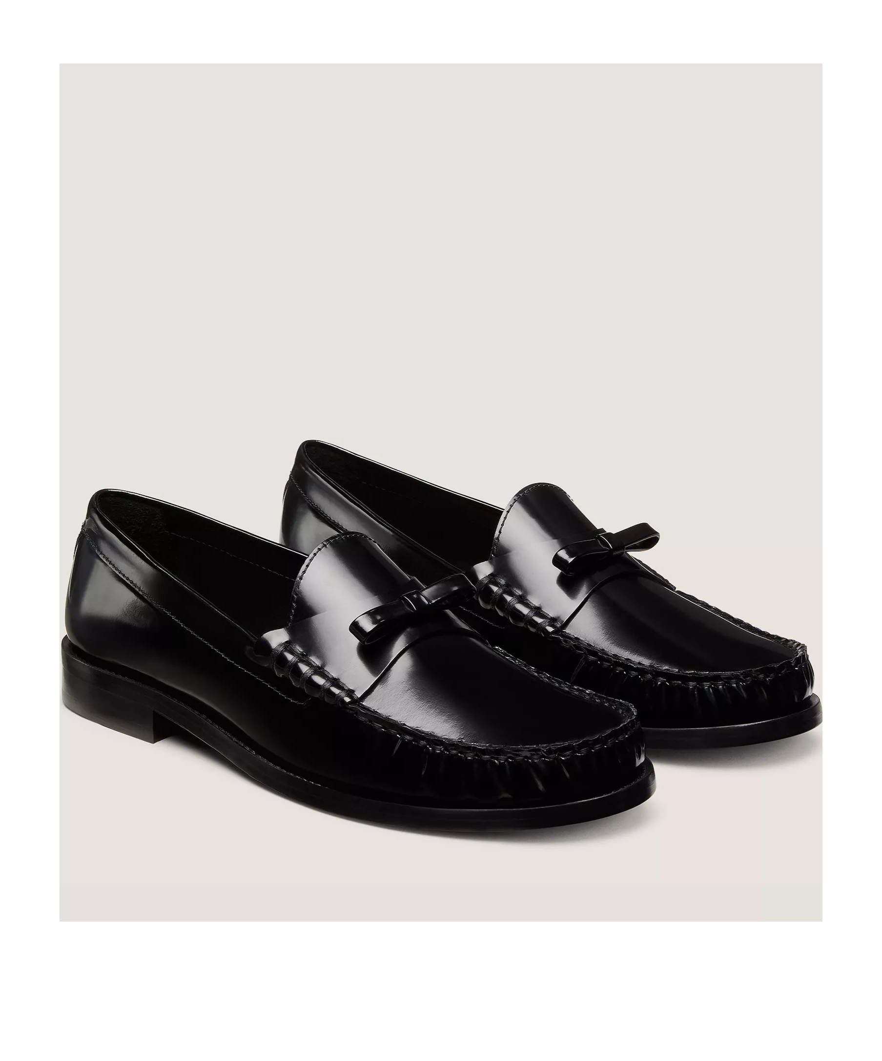 Stuart Weitzman Bow Loafer Tassel Detail In Black