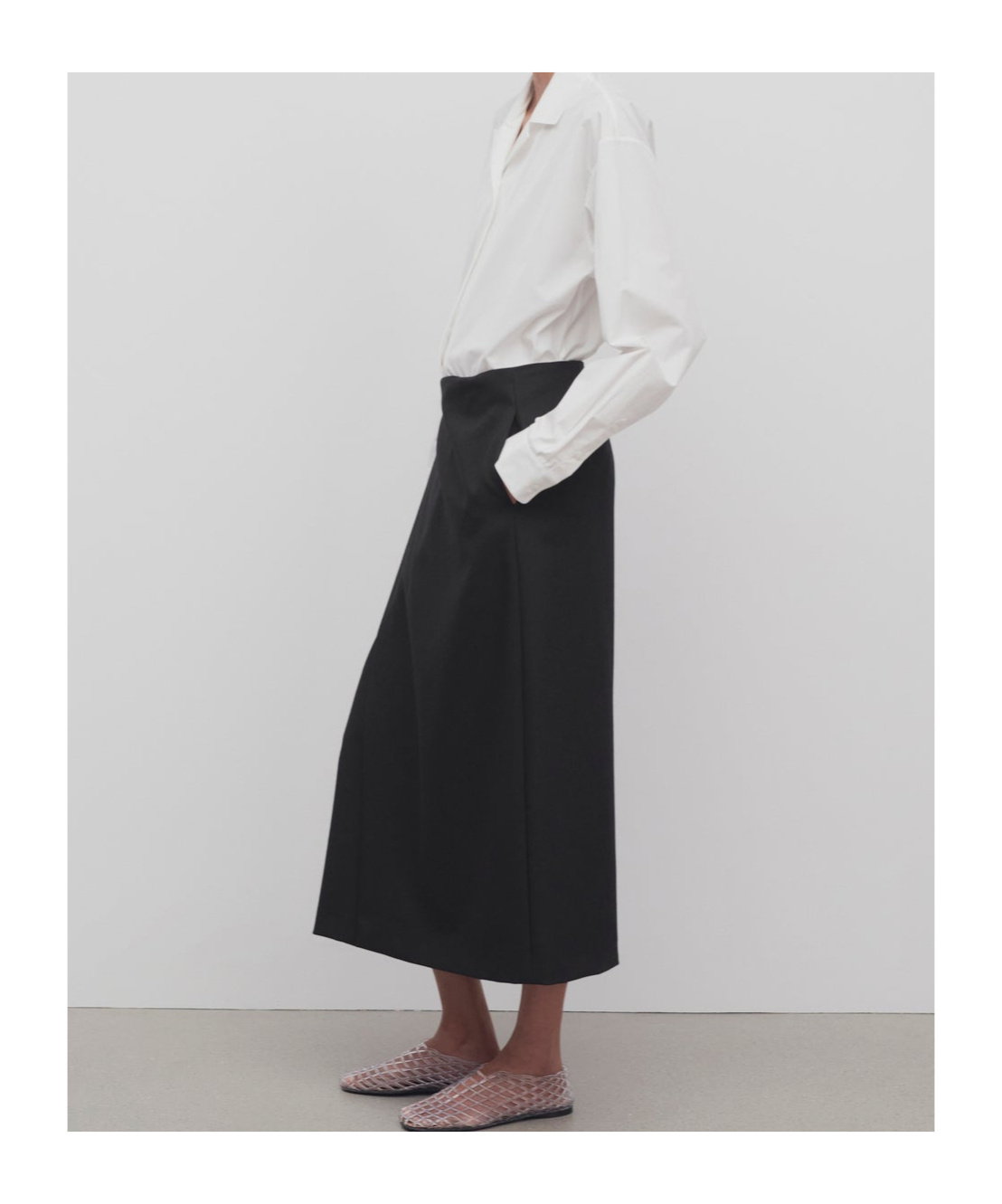 The Row Kavi Wool Crepe Midi Skirt In Black