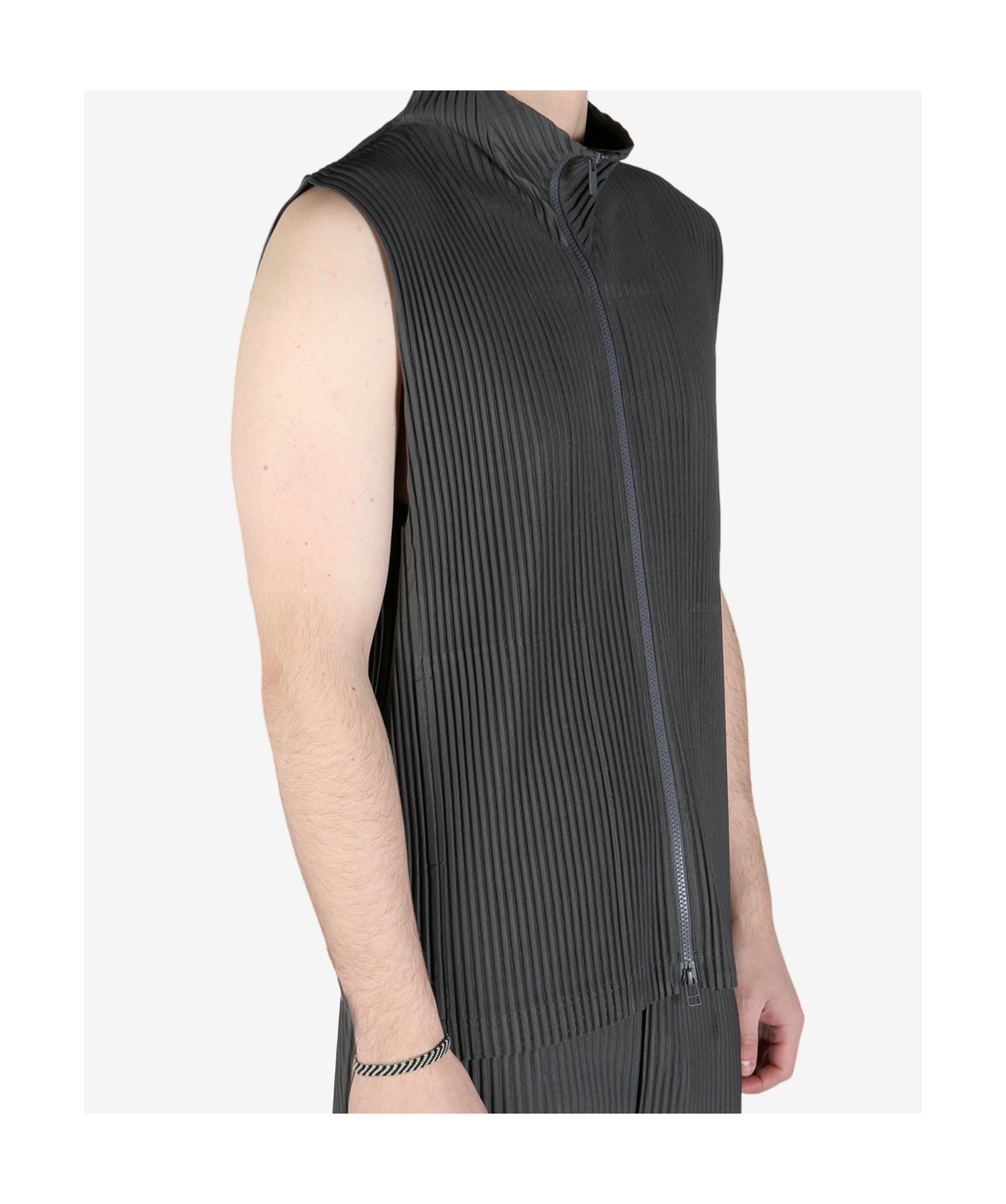 Issey Miyake Sleeveless Vest In Black