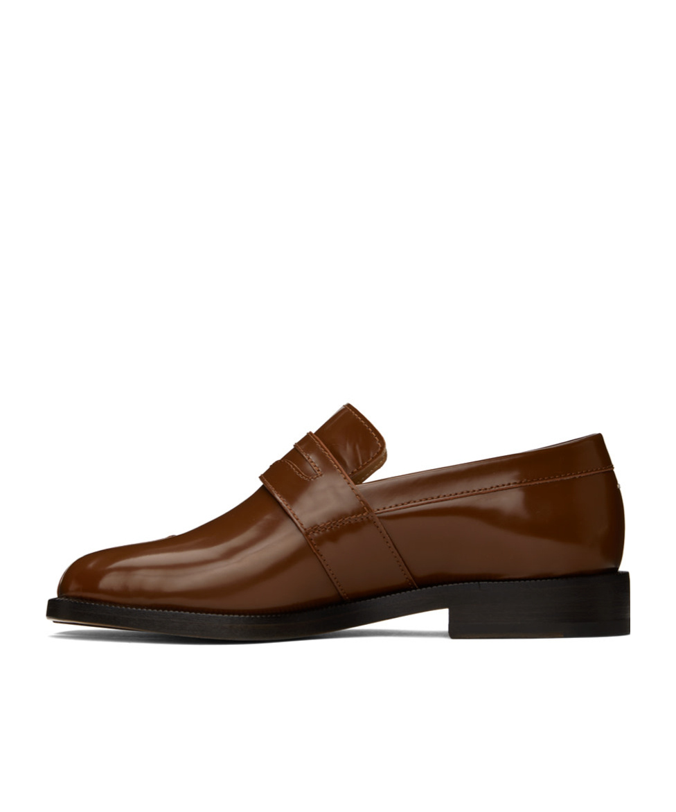 Maison Margiela Tabi-toe Polished-finish Loafers In Brown