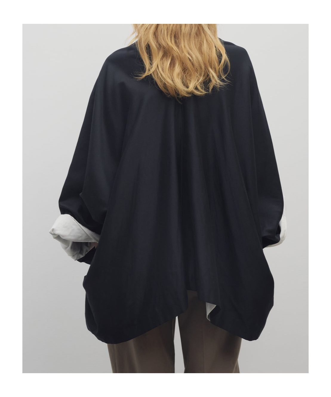 The Row Cedar Cotton And Silk Blend Poncho In Black