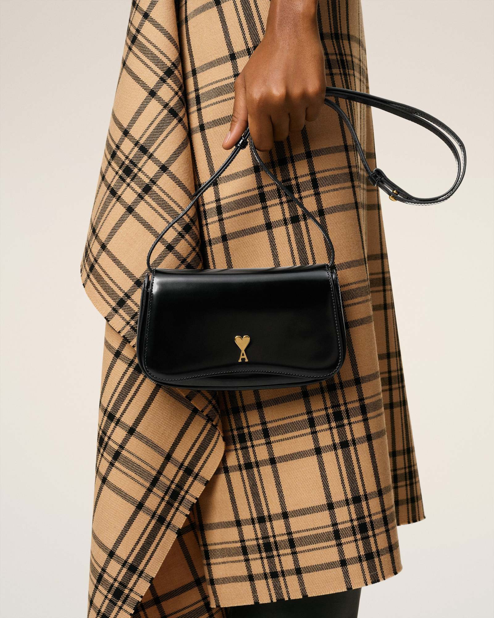 Ami Alexandre Mattiussi Ami Ami Paris Logo Plaque Shoulder Bag In Black