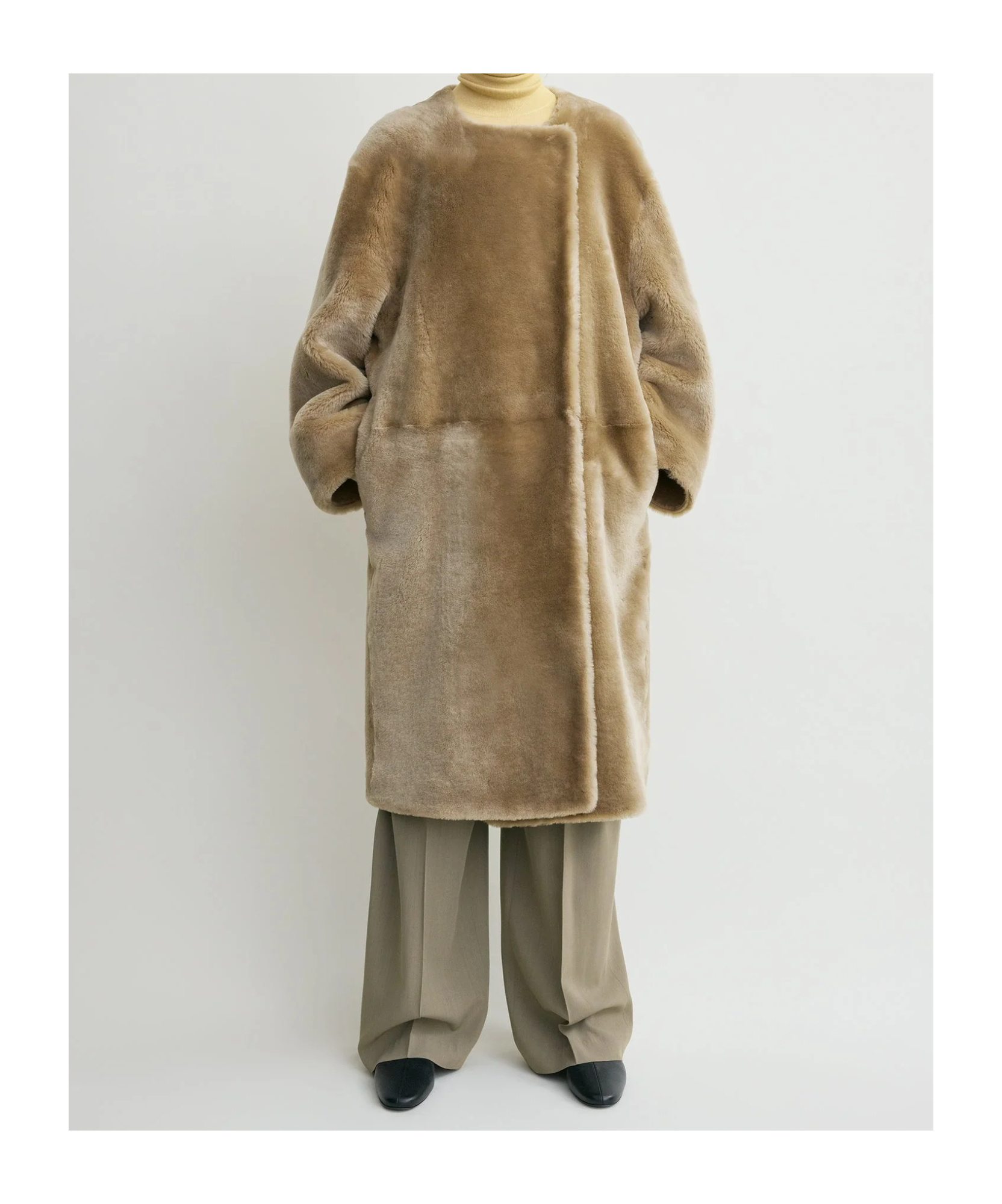 Totême Knee Length Shearling Coat And Pockets In Multi