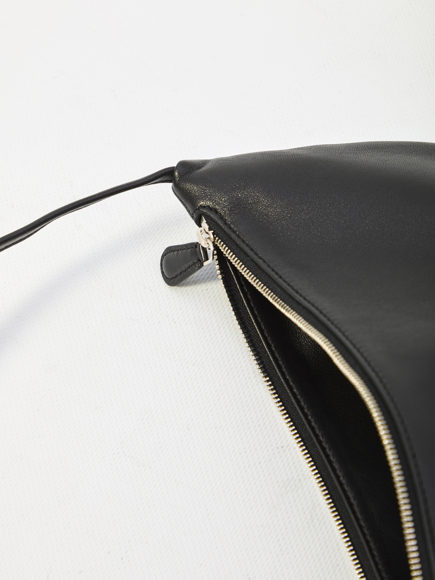 The Row E/w Izzy Small Shoulder Bag In Black
