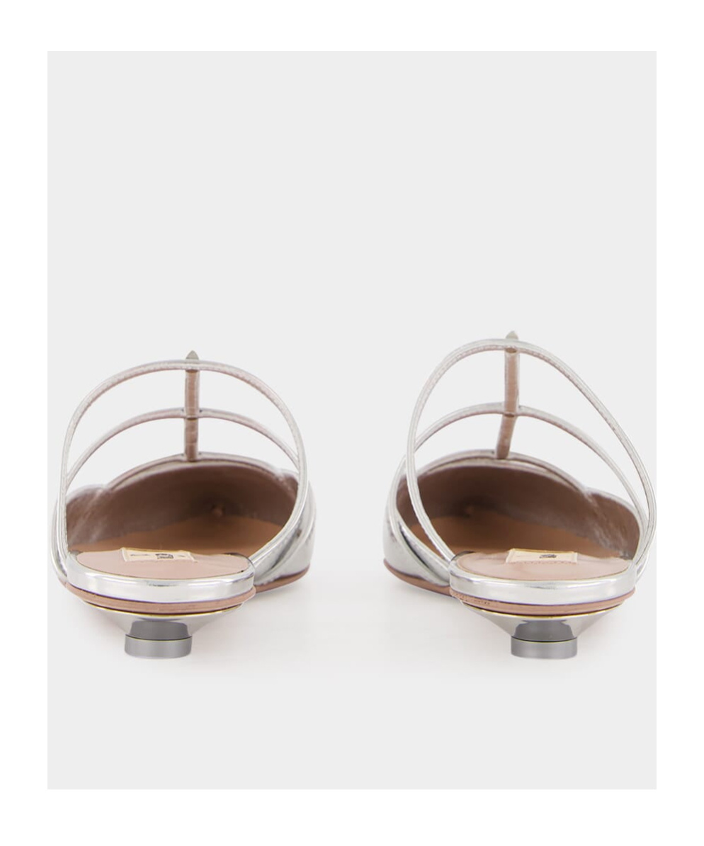 Valentino Mules Rockstud Aus Metallic-leder In White
