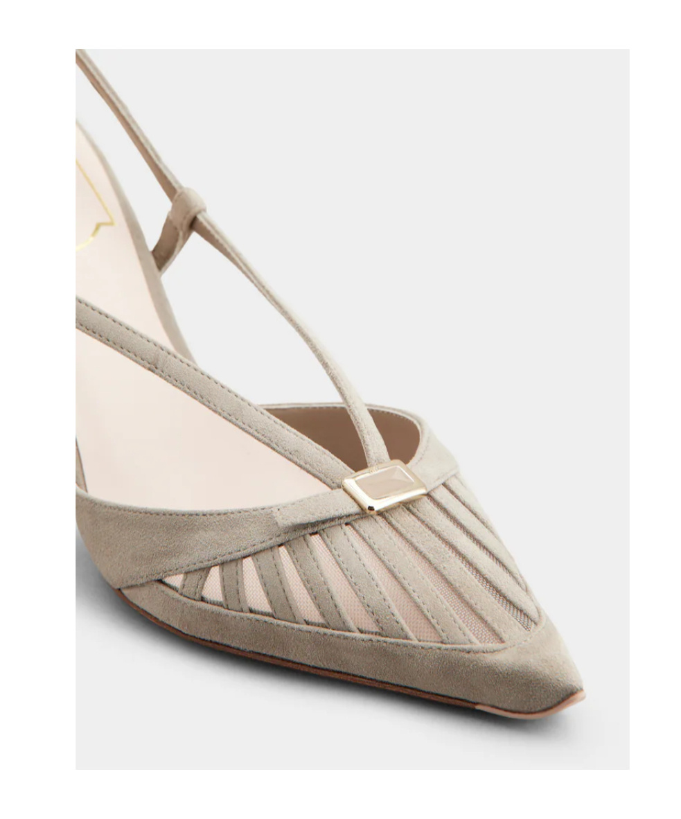 Roger Vivier Virgule D'orsay Pumps In Suede In Gray