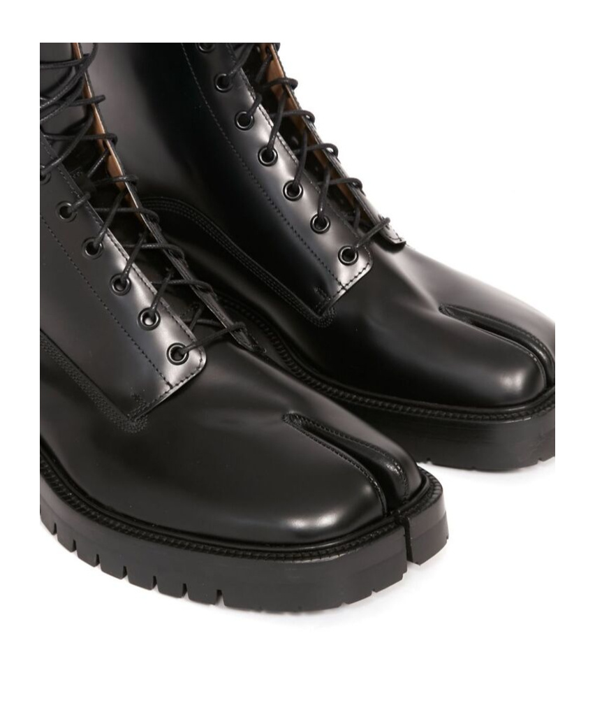 Maison Margiela Tabi Split-toe Lace-up Boots In Black