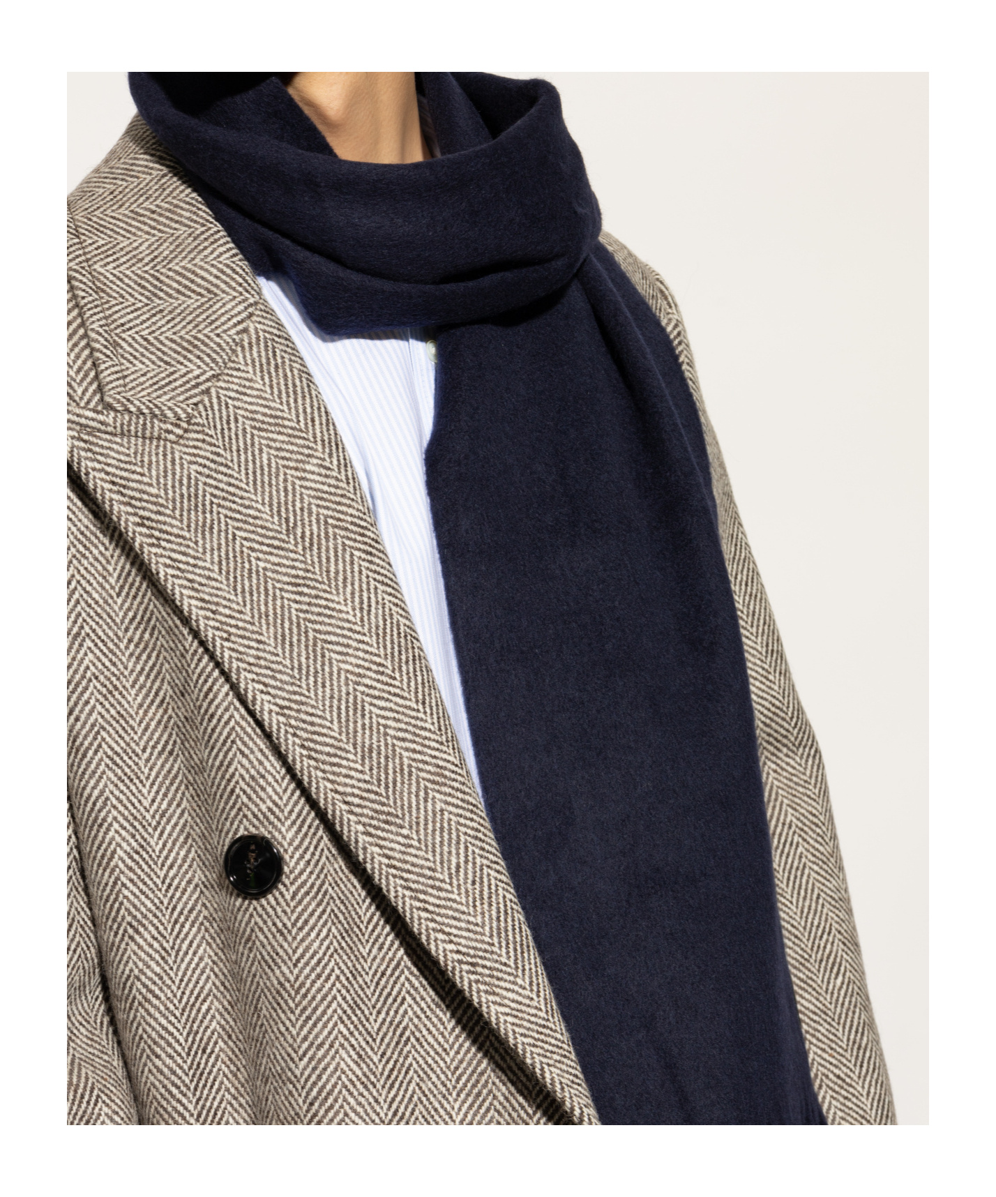 Ami Alexandre Mattiussi Ami Paris Logo Patch Fringed-edge Scarf In Black