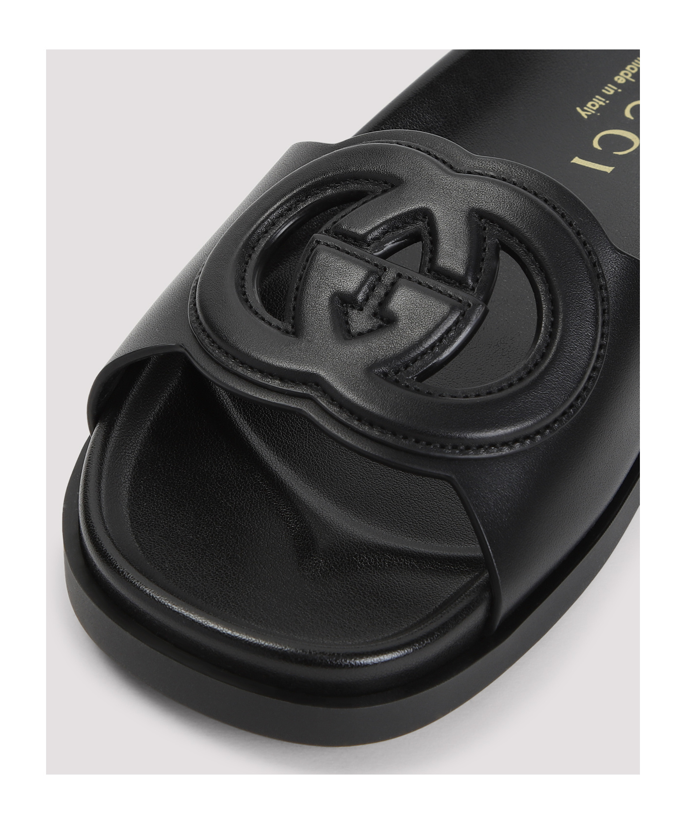 Gucci G Cut Leather Flat Sandals In Black