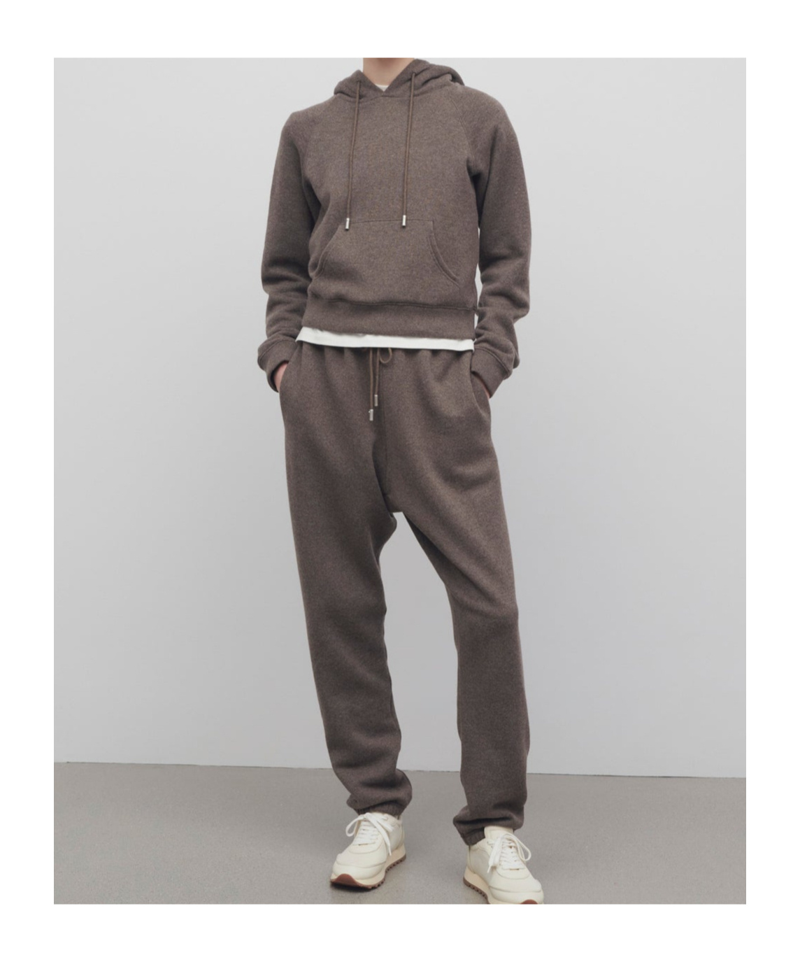 The Row Teo Drawstring Sweatpants In Brown