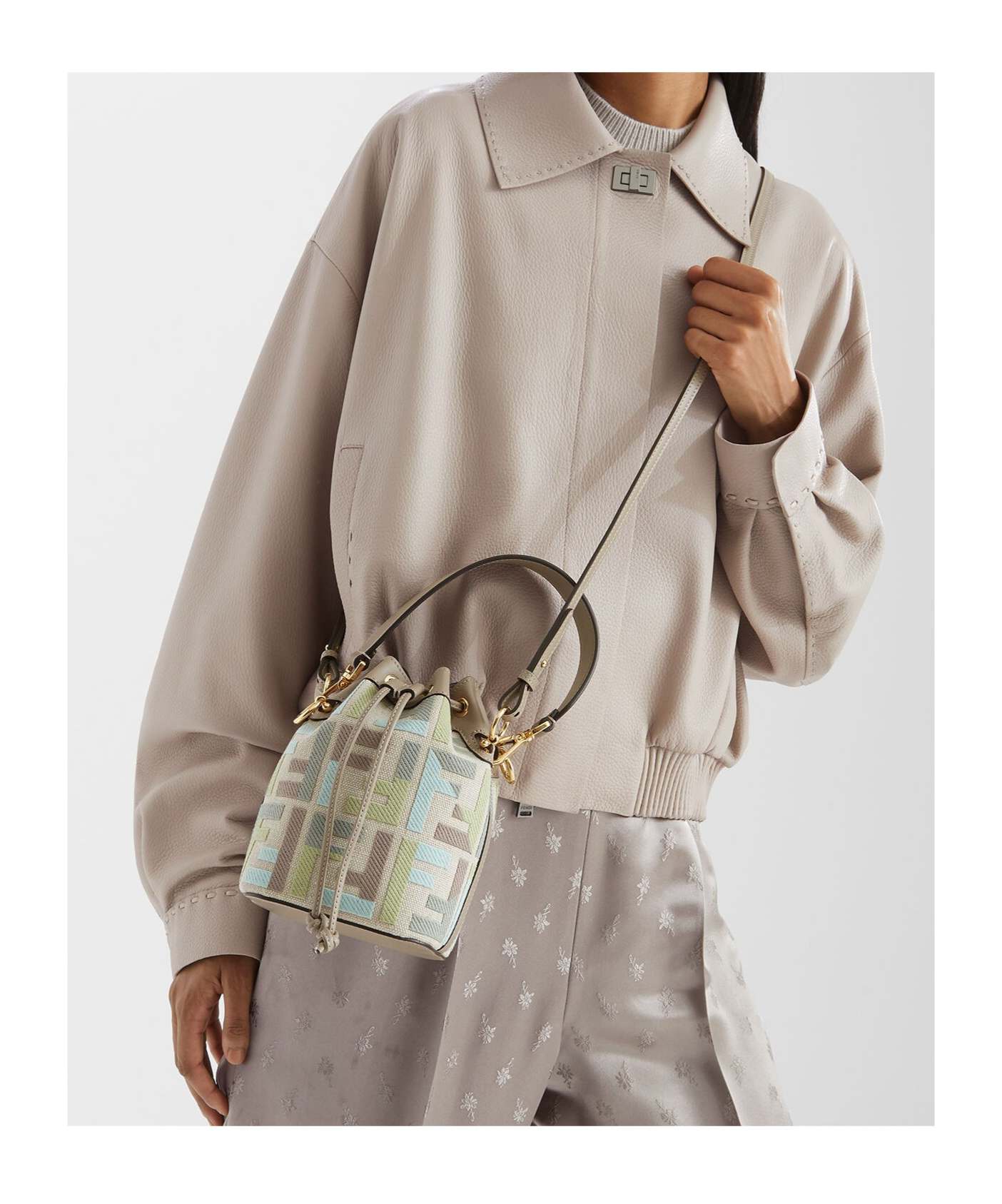 Fendi Mon Tresor Drawstring Bucket Bag In Nude