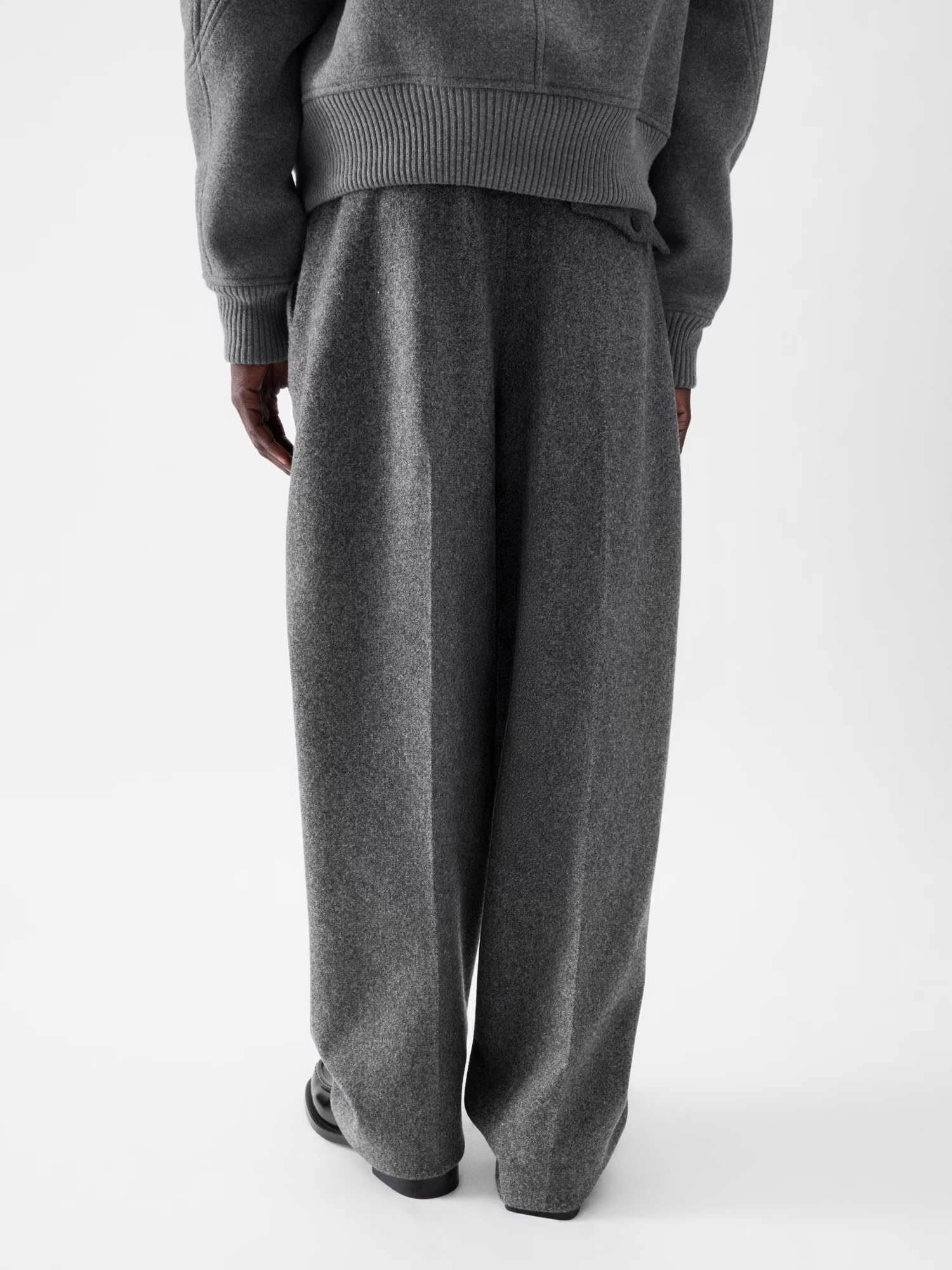 Jacquemus High-waisted Button-down Pants In Gray