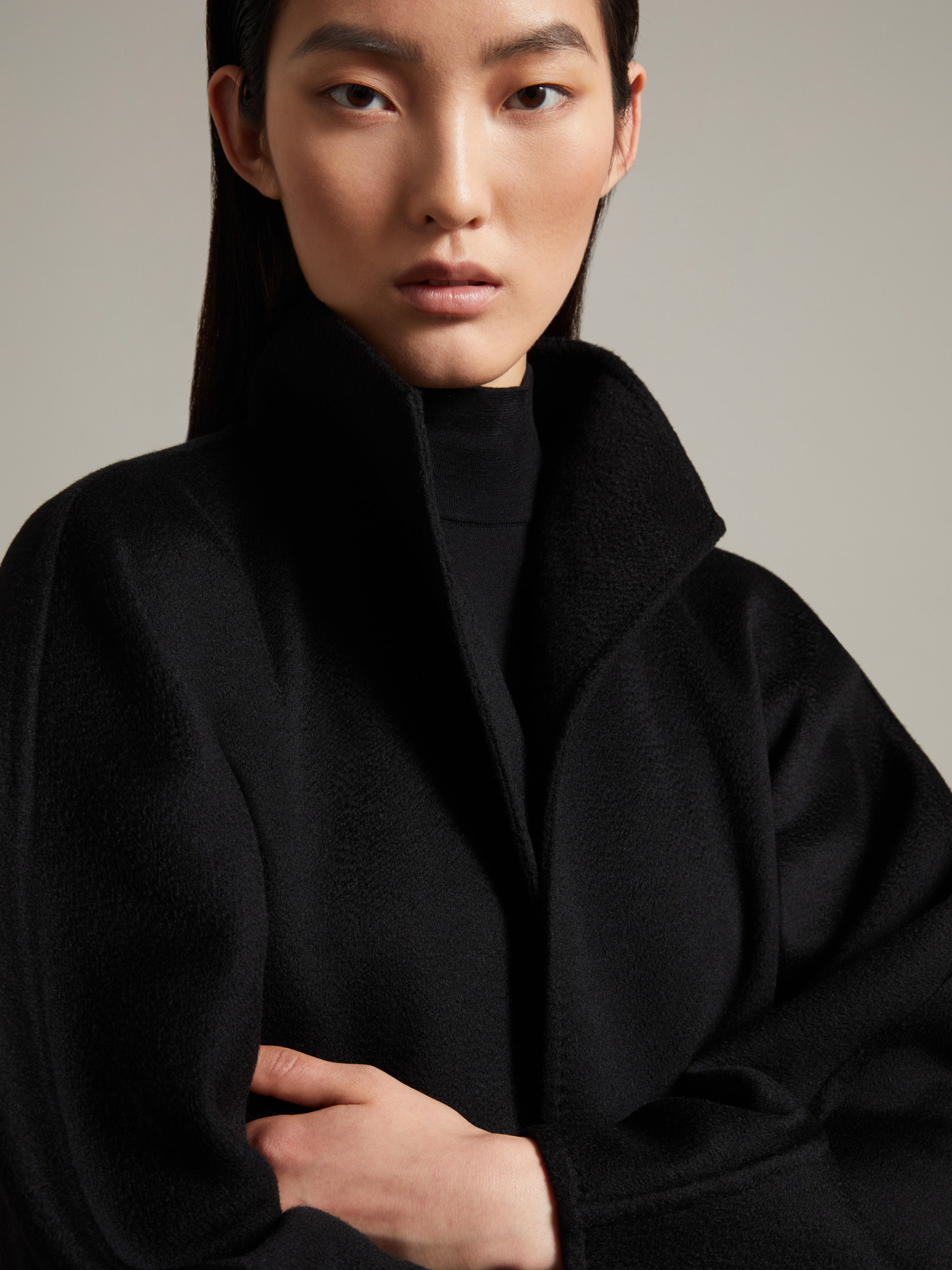Max Mara Long-sleeved Cashmere Coat In Black