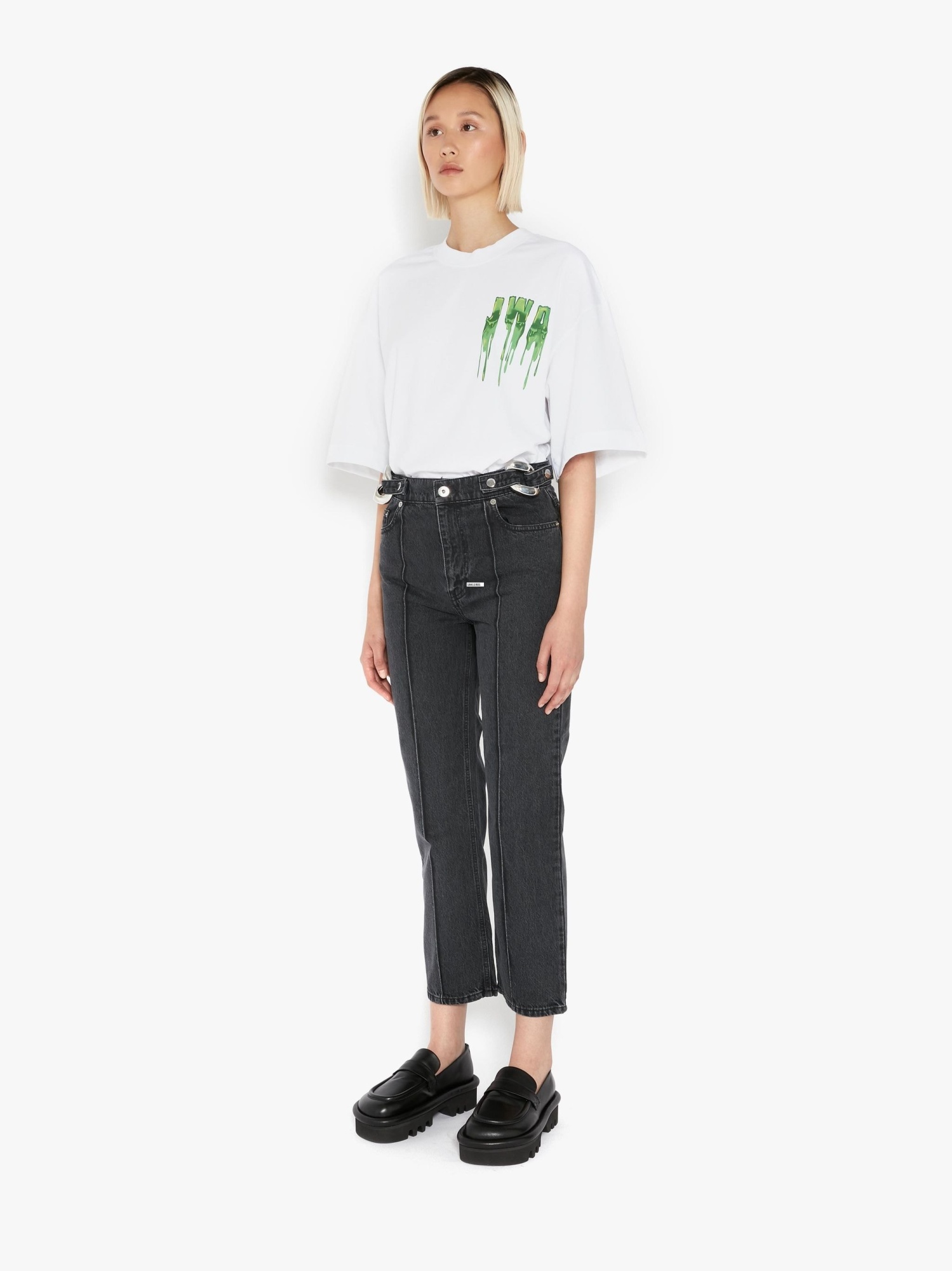 Jw Anderson Chain-detail Straight Leg Cropped Jeans In Black