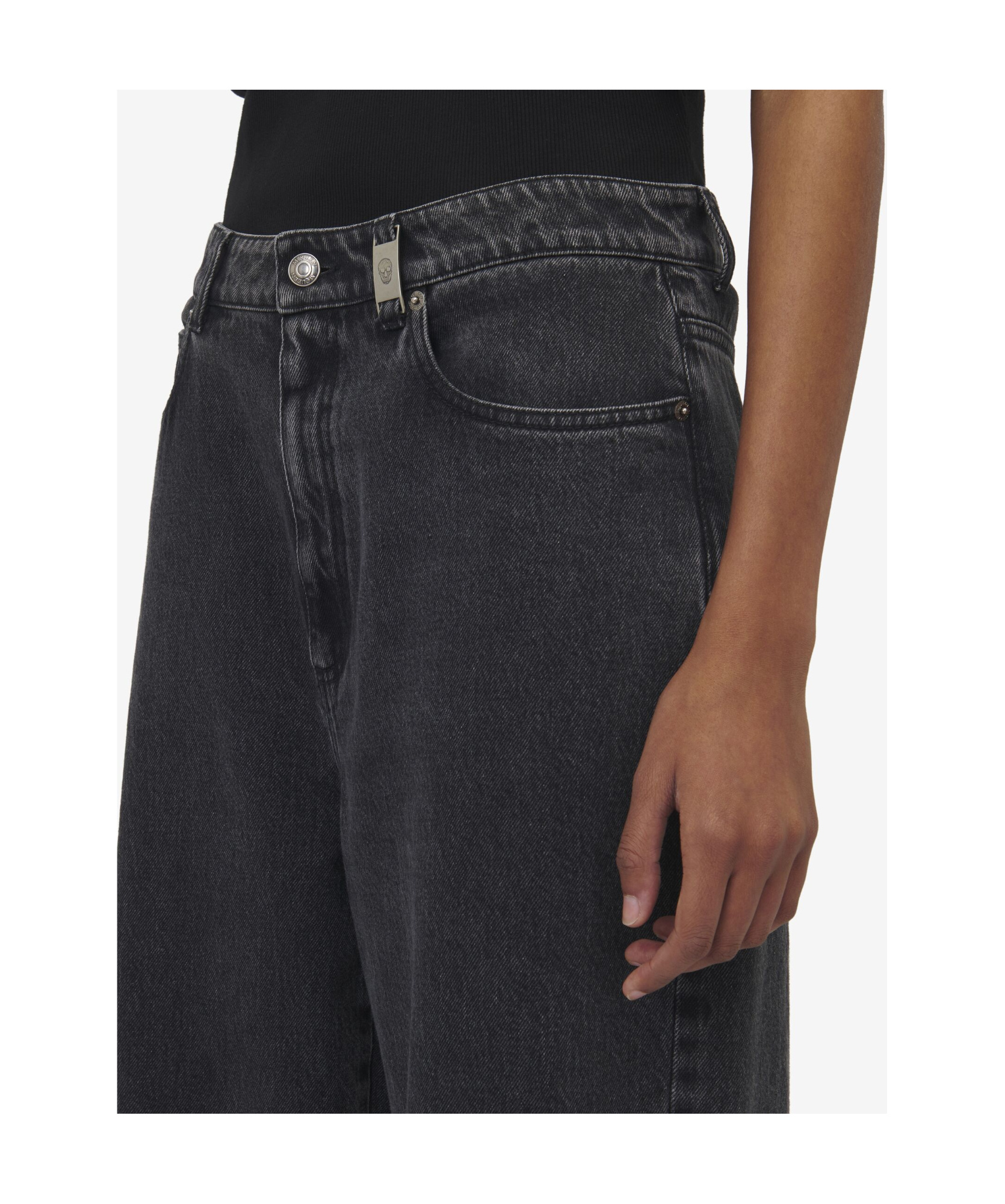 Alexander Mcqueen Wide-leg Skull Plaque Jeans In Black