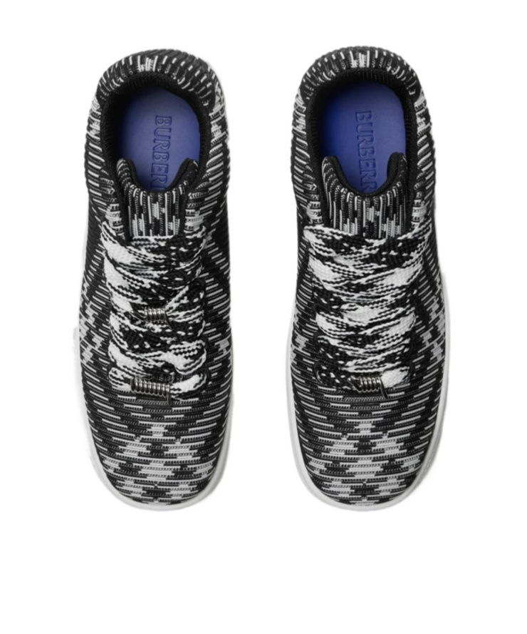 Burberry Dynamic Pattern Sneakers With Comfortable Sole In Gray