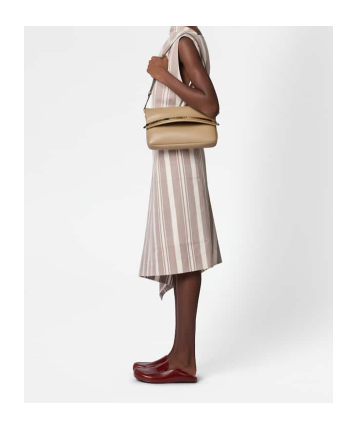 Tod's Letter Detail Shoulder Bag In Nude